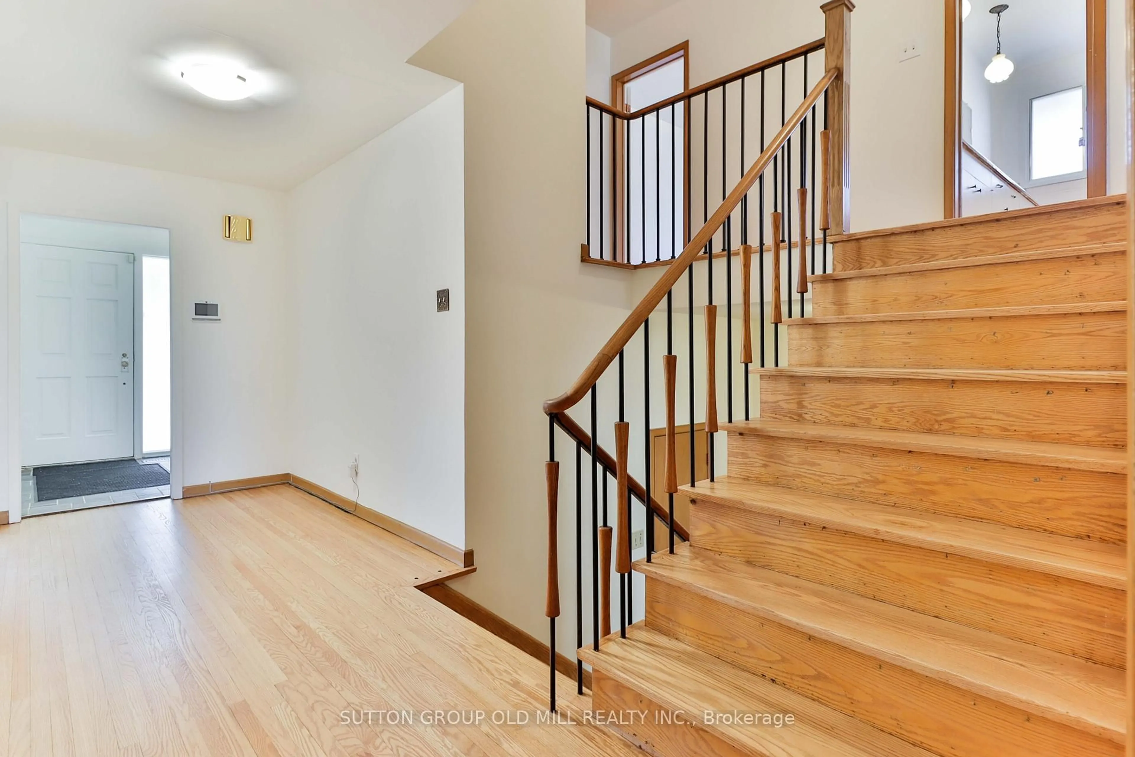 Stairs for 32 Hunting Rdge, Toronto Ontario M9R 1B5