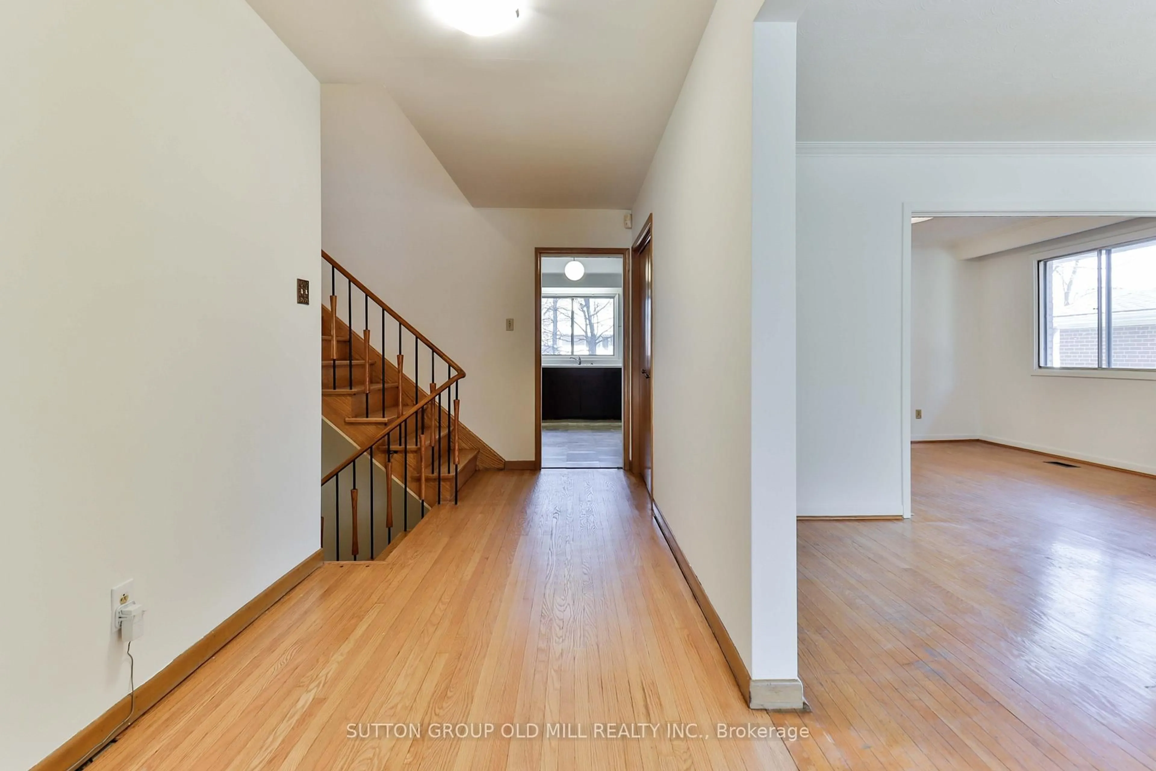 Unknown for 32 Hunting Rdge, Toronto Ontario M9R 1B5