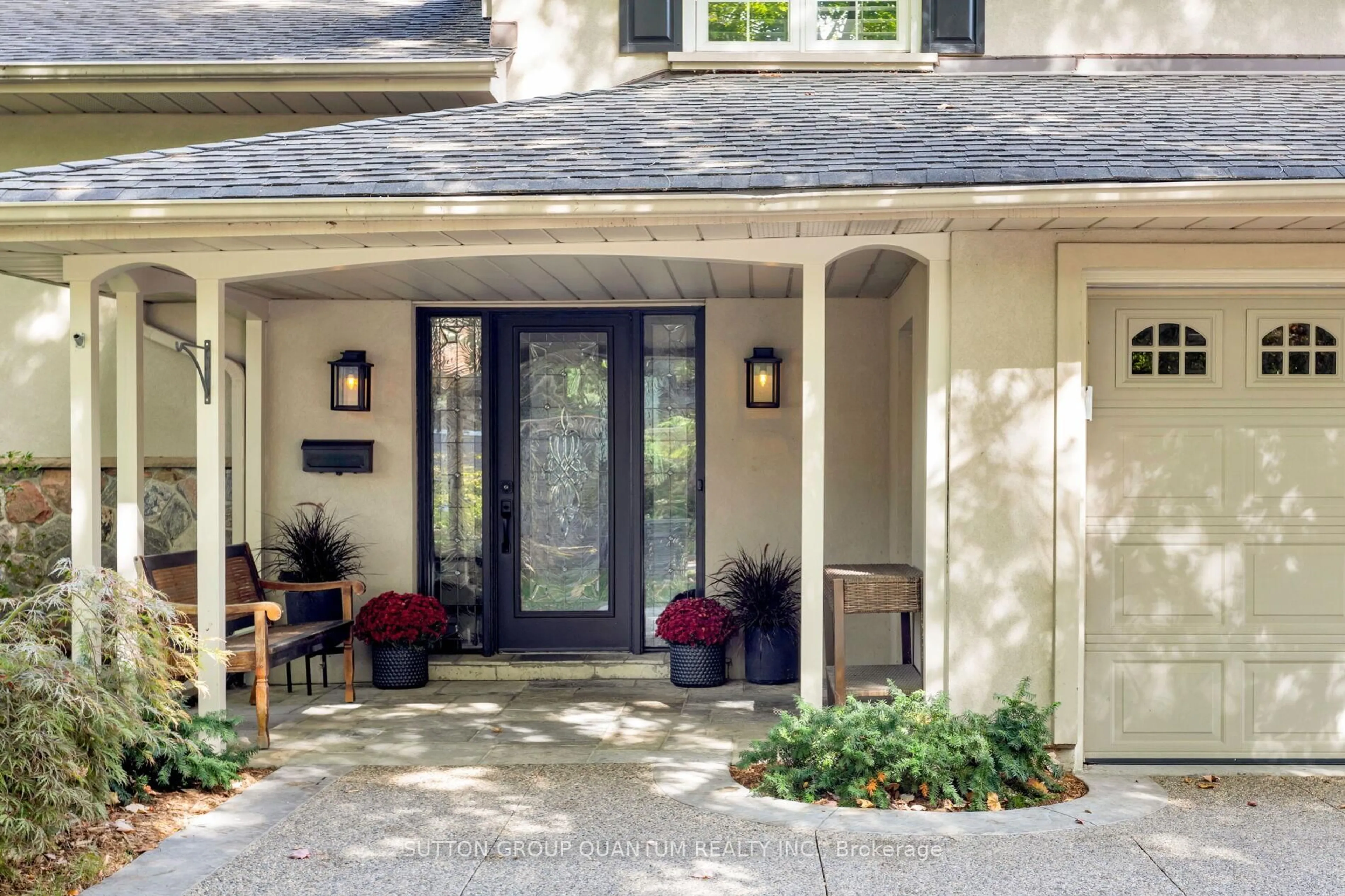 Indoor entryway for 1211 Cloverbrae Cres, Mississauga Ontario L5H 2Z6