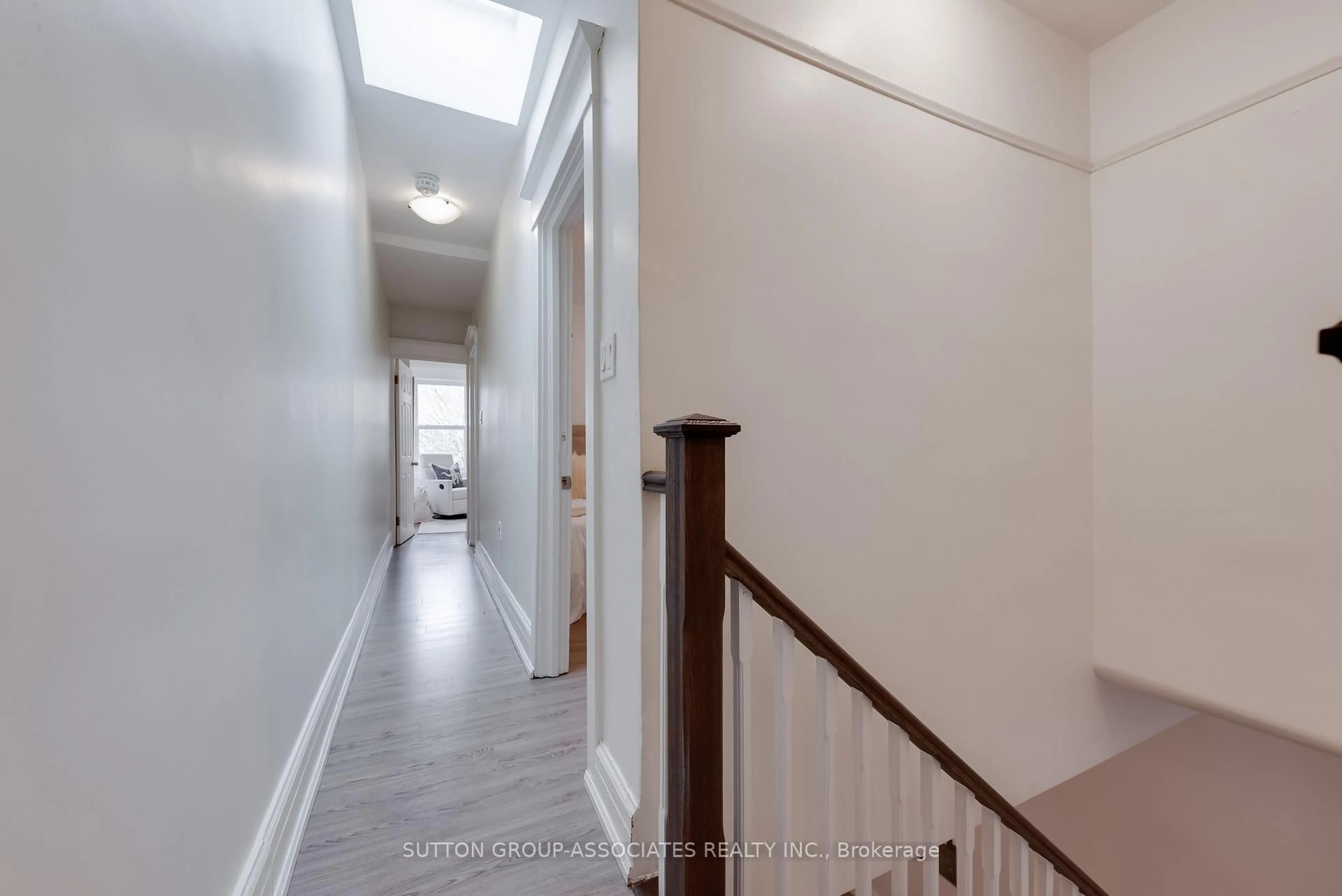 Indoor foyer for 131 Ascot Ave, Toronto Ontario M6E 1G3