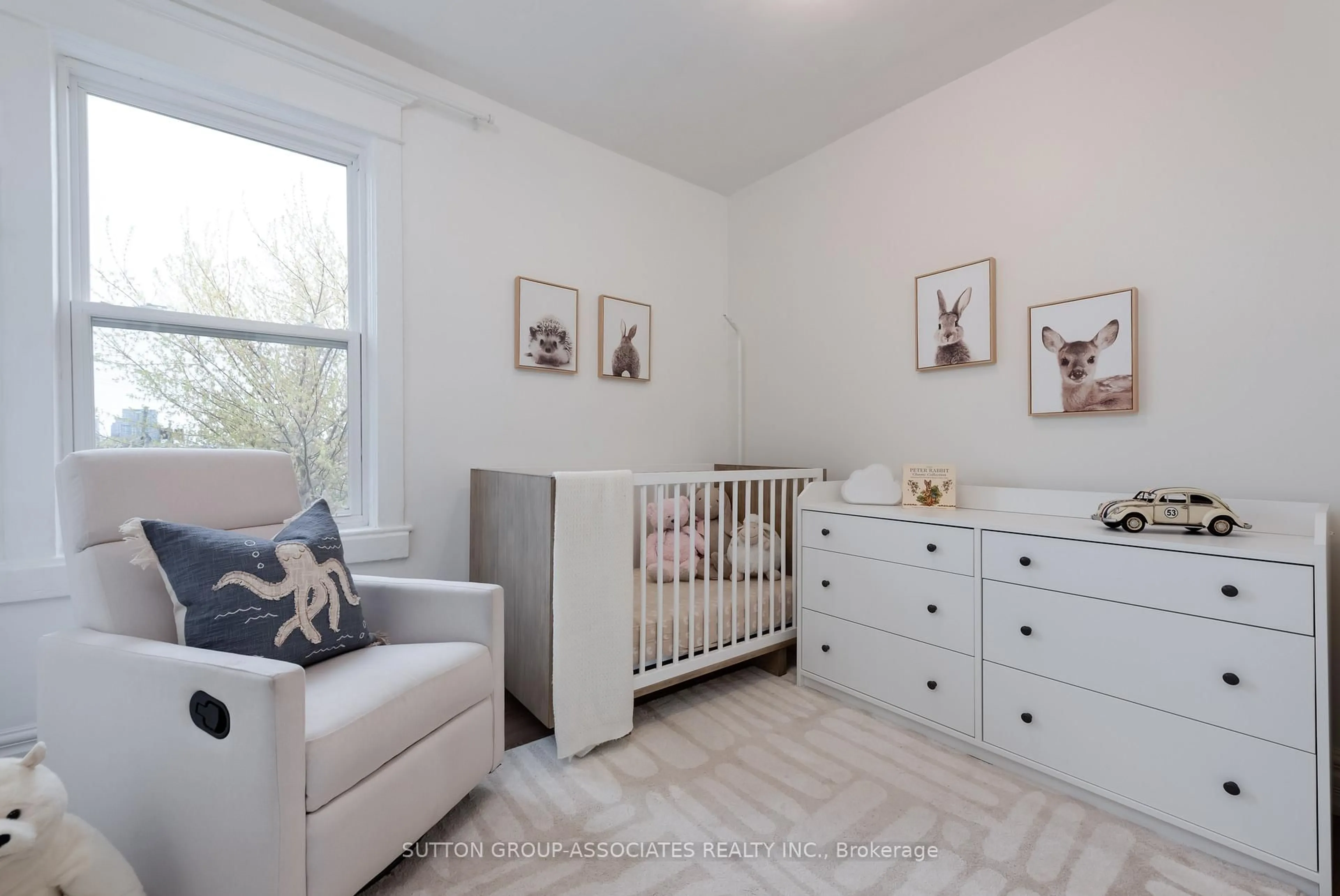 A pic of a room for 131 Ascot Ave, Toronto Ontario M6E 1G3