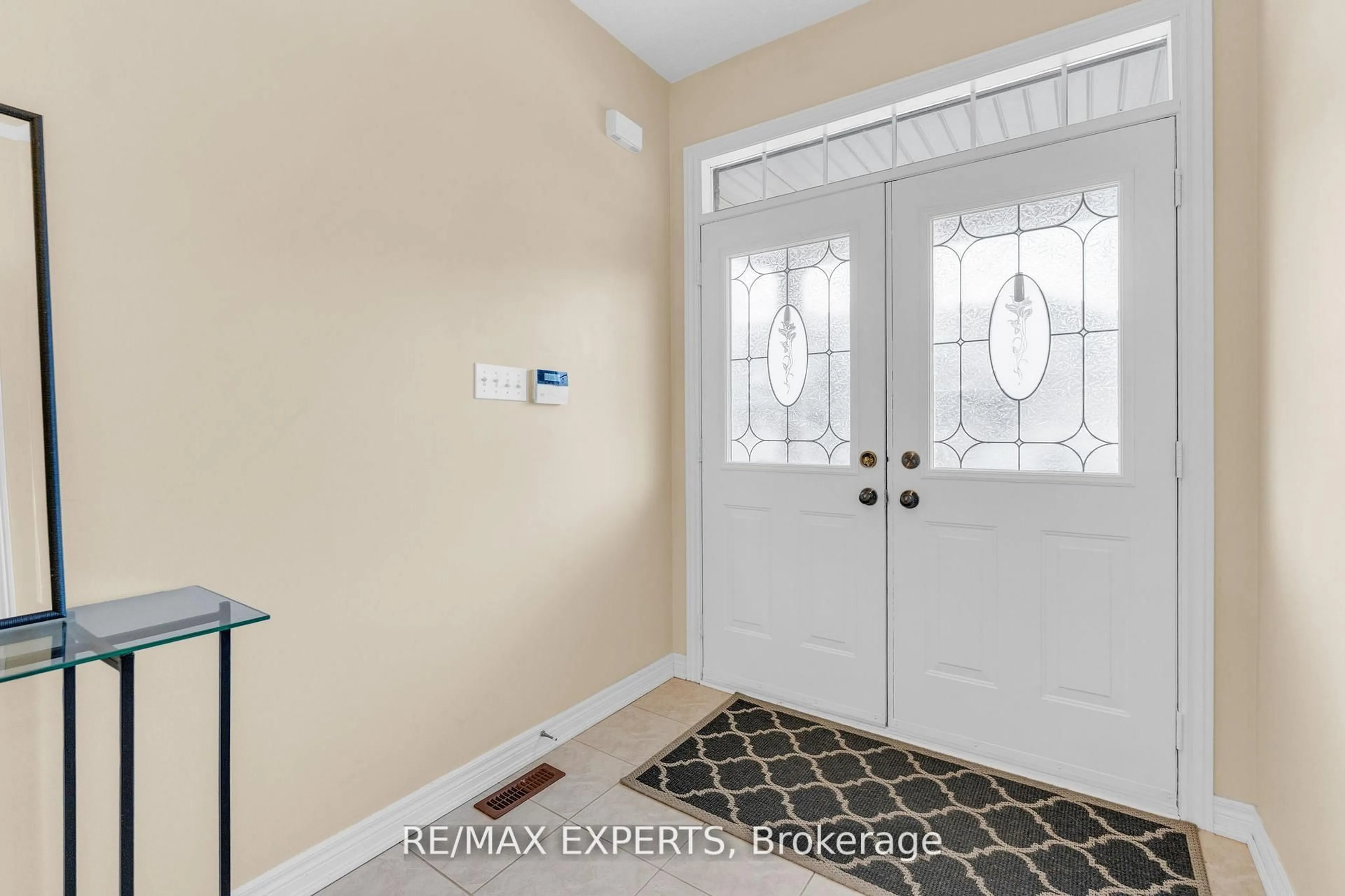 Indoor entryway for 13 Villagewood St, Brampton Ontario L6P 2C3