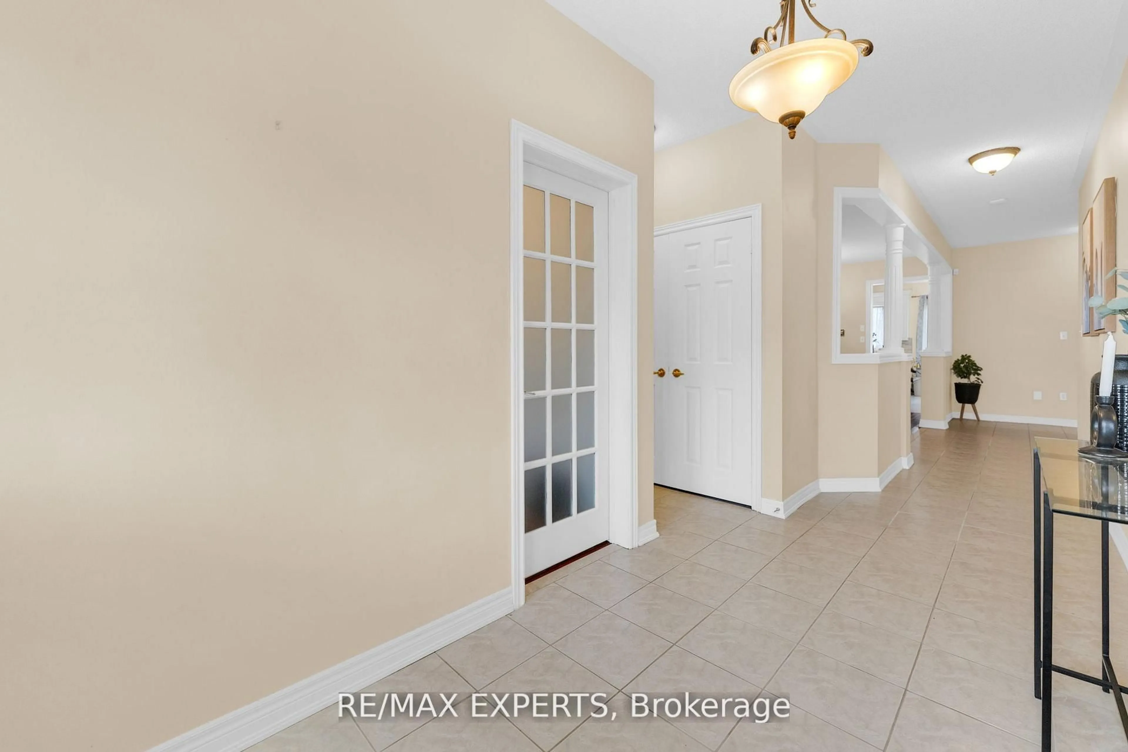 Indoor entryway for 13 Villagewood St, Brampton Ontario L6P 2C3