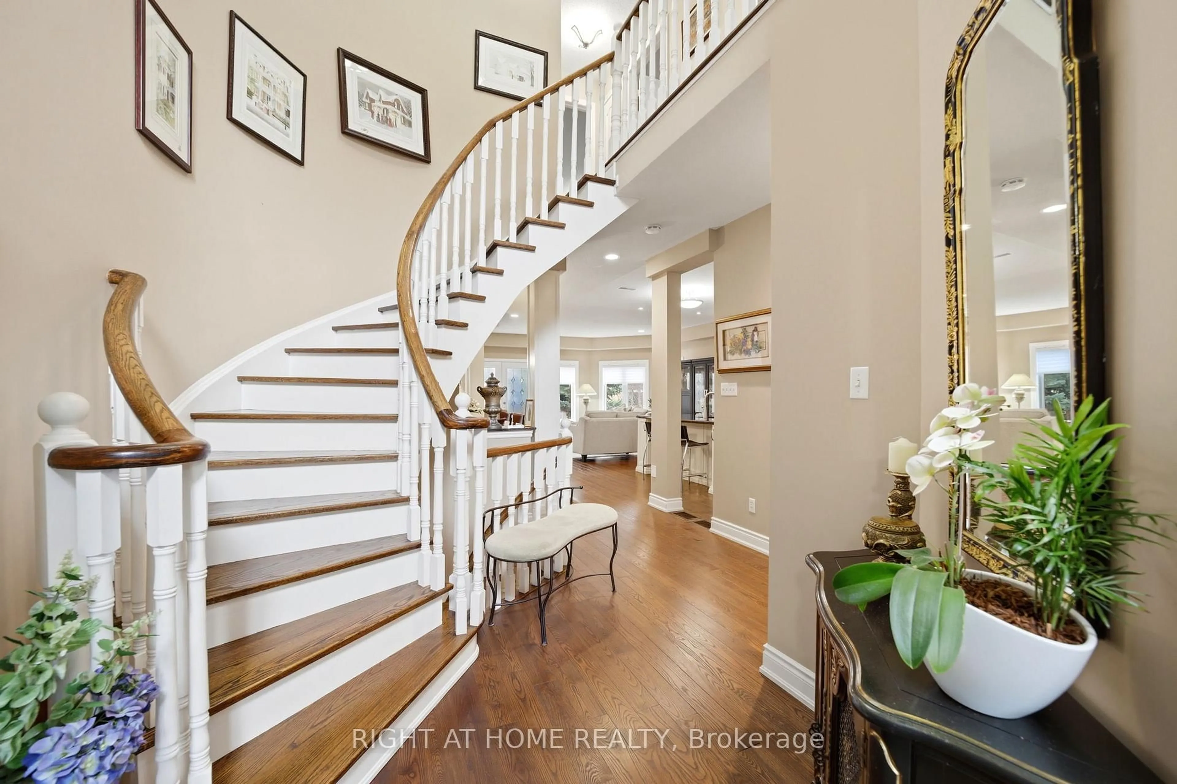 Unknown for 2121 Pinevalley Cres, Oakville Ontario L6H 6L7