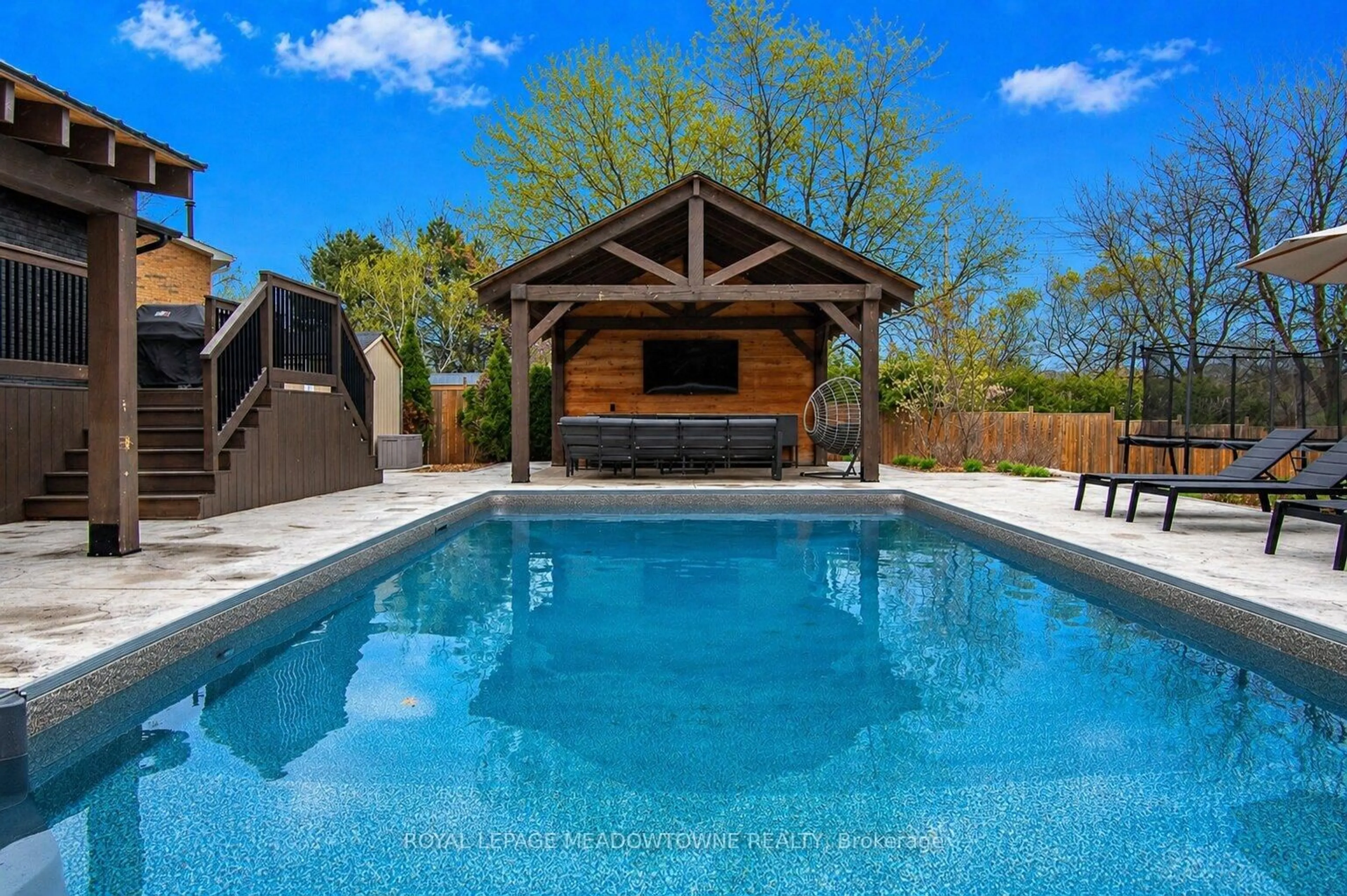 Pool for 566 Moorelands Cres, Milton Ontario L9T 4B5