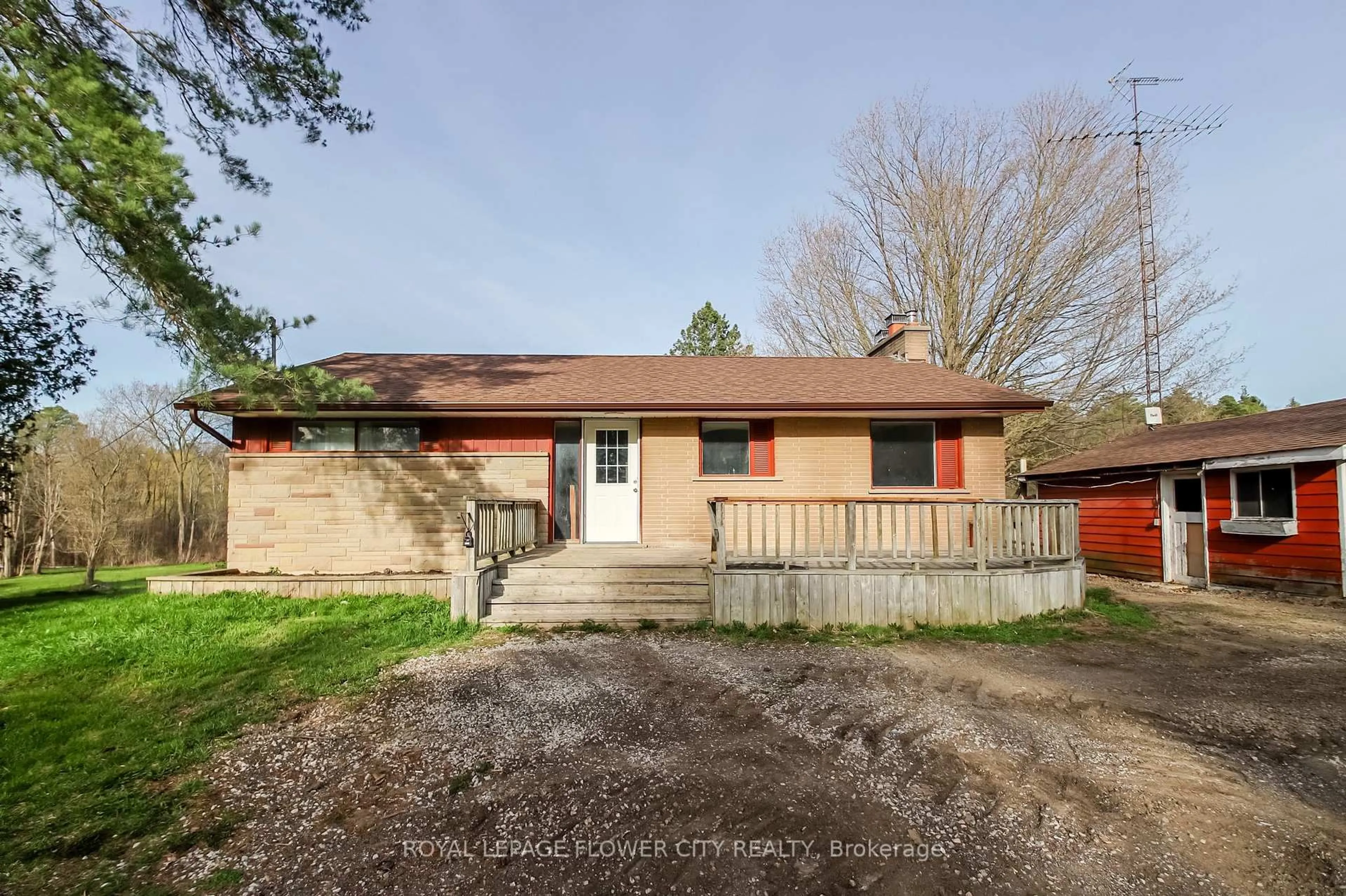 A pic from outside/outdoor area/front of a property/back of a property/a pic from drone, street for 7555 Old Church Rd, Caledon Ontario L7E 0P5