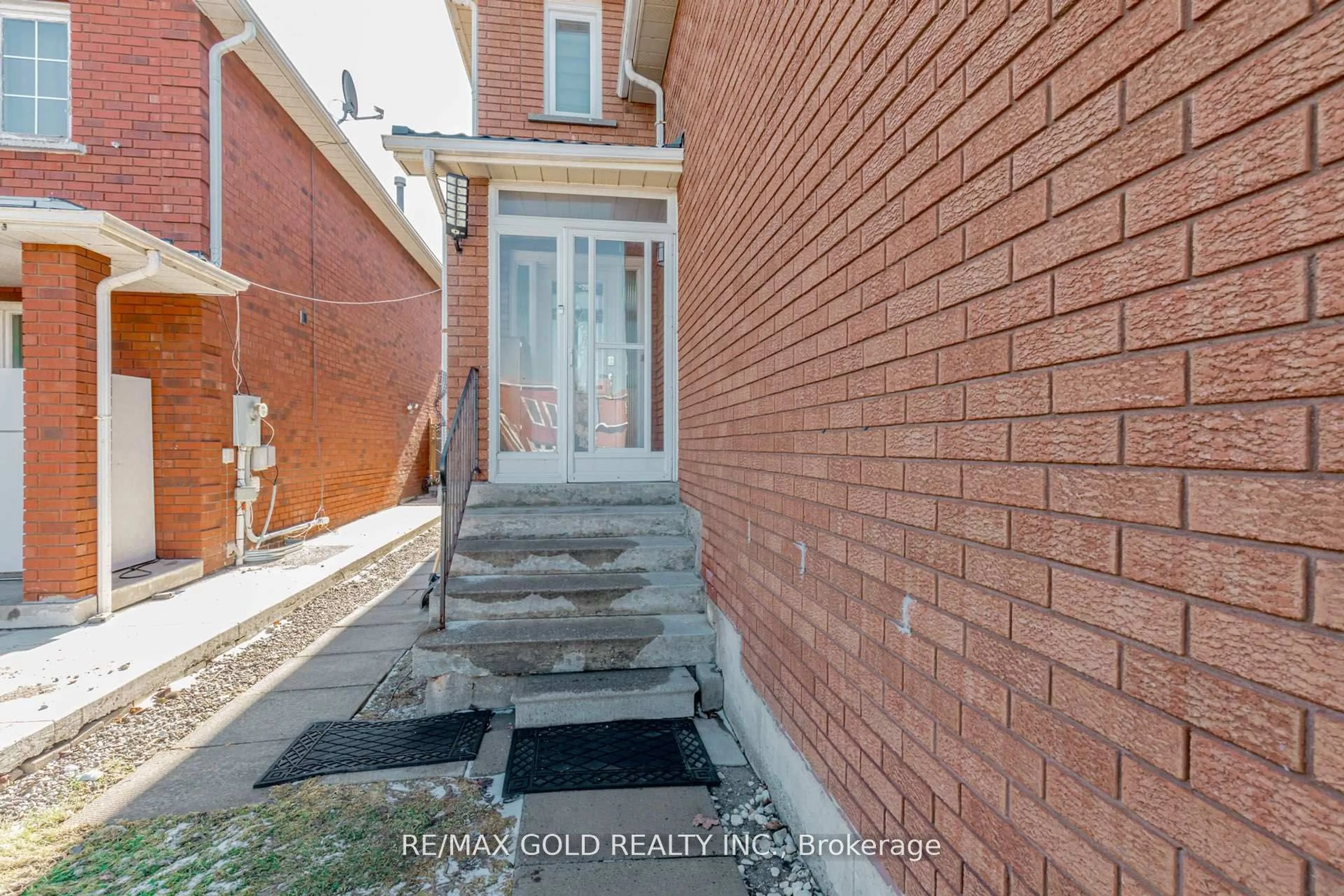 Unknown for 61 Kingknoll Dr, Brampton Ontario L6Y 3G6