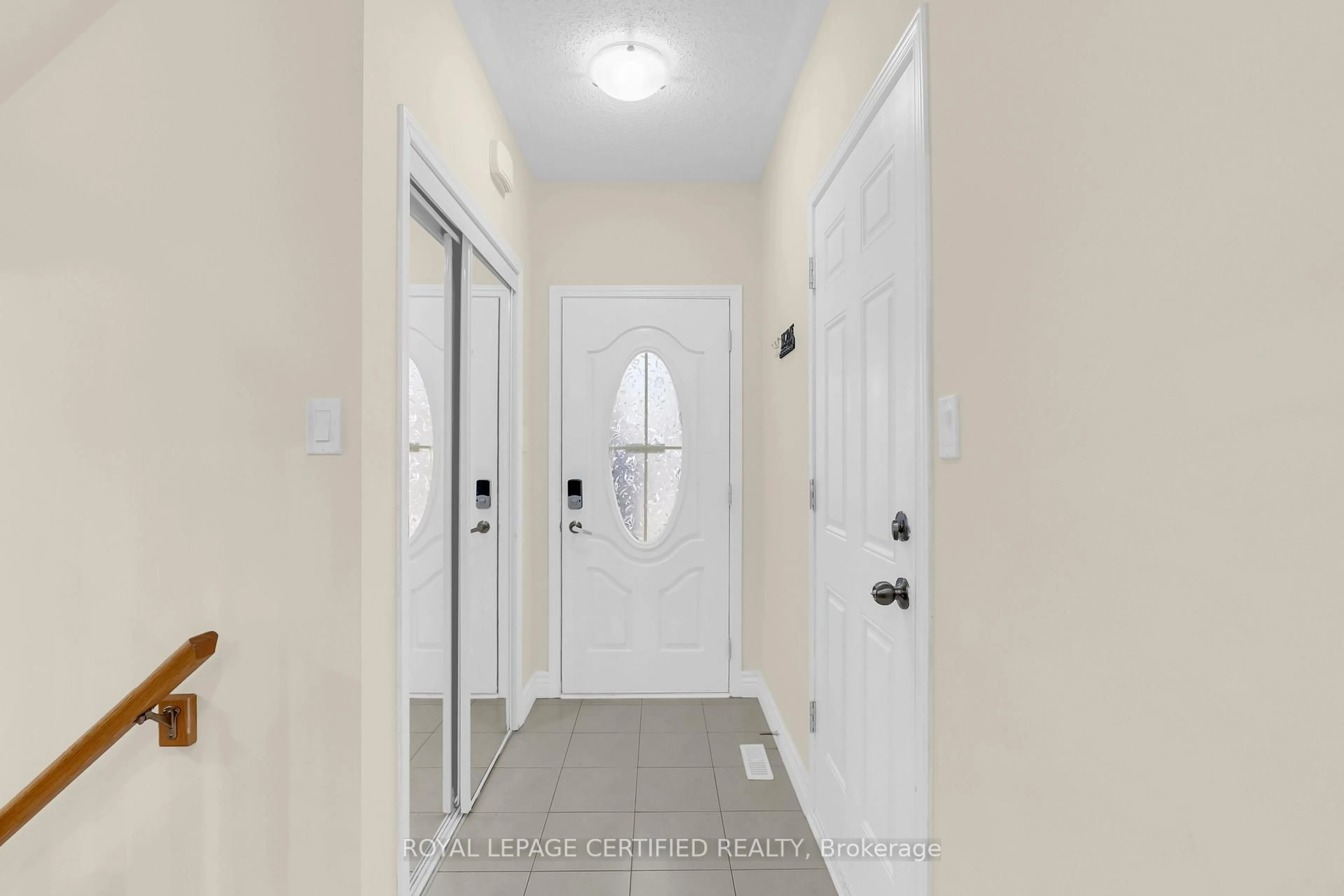 Indoor entryway for 441 Cavanagh Lane, Milton Ontario L9T 8G6