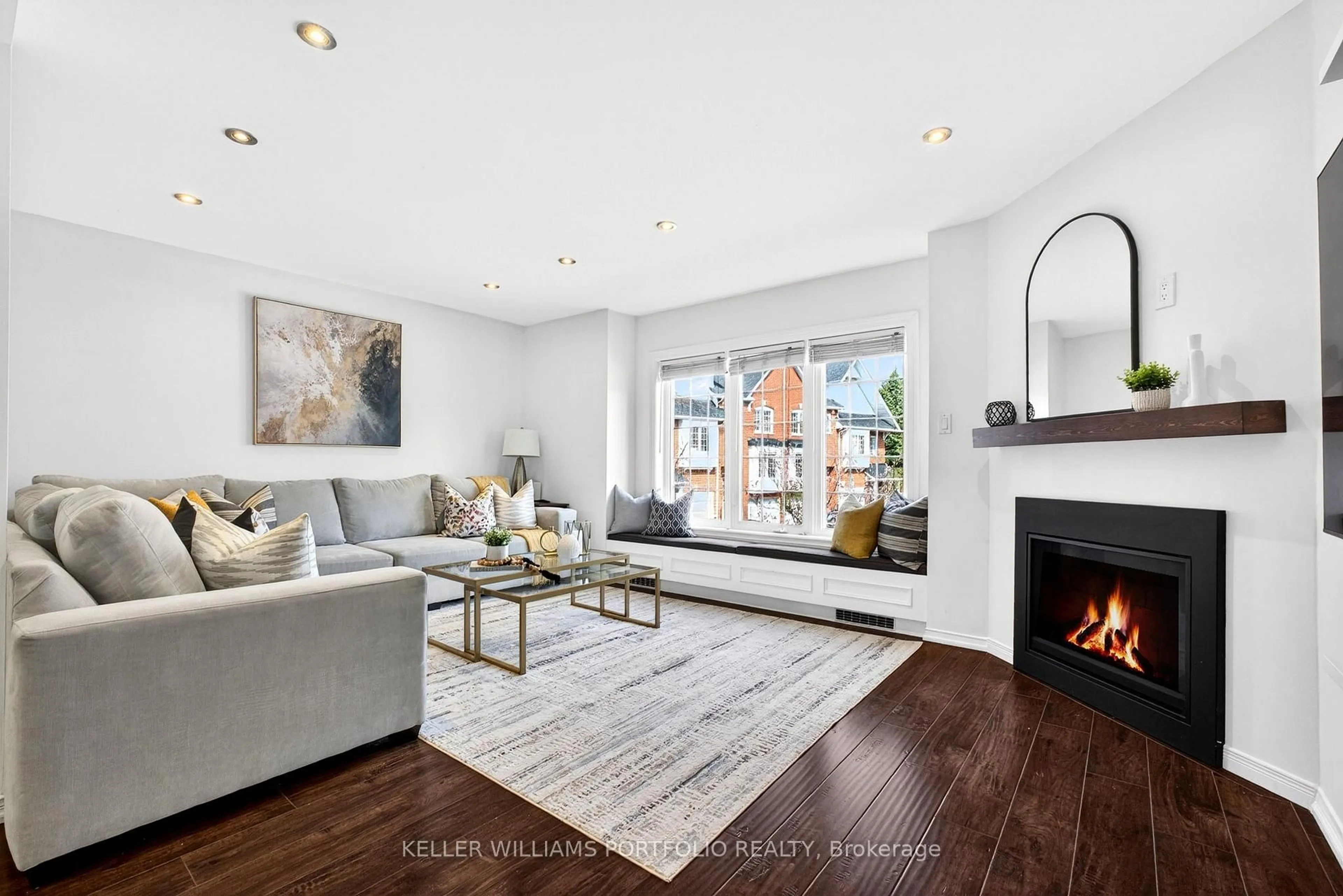 Living room with furniture, unknown for 1575 South Parade Crt #25, Mississauga Ontario L5M 6E9