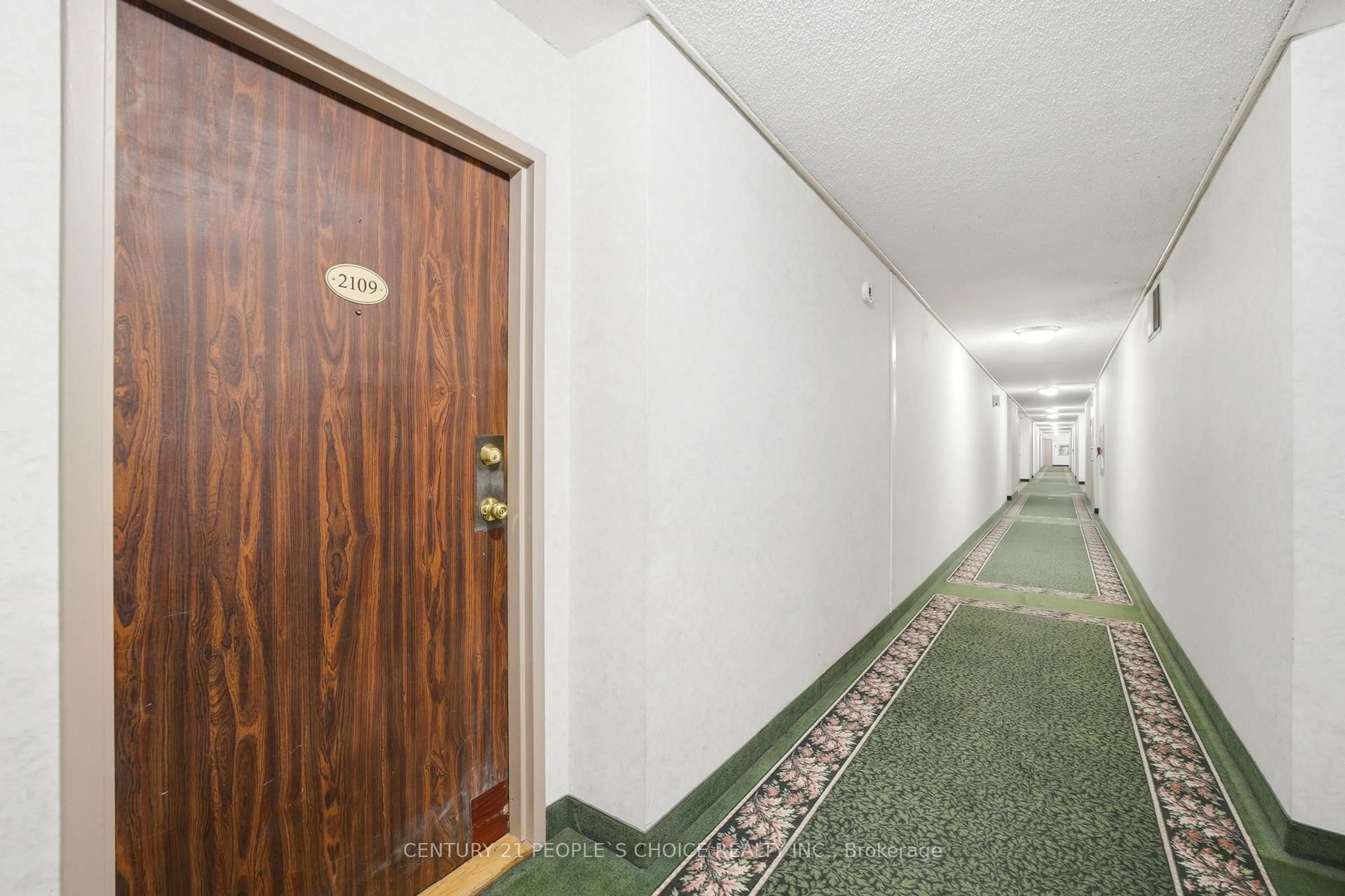 Indoor foyer for 18 Knightsbridge Rd #2109, Brampton Ontario L6T 3X5