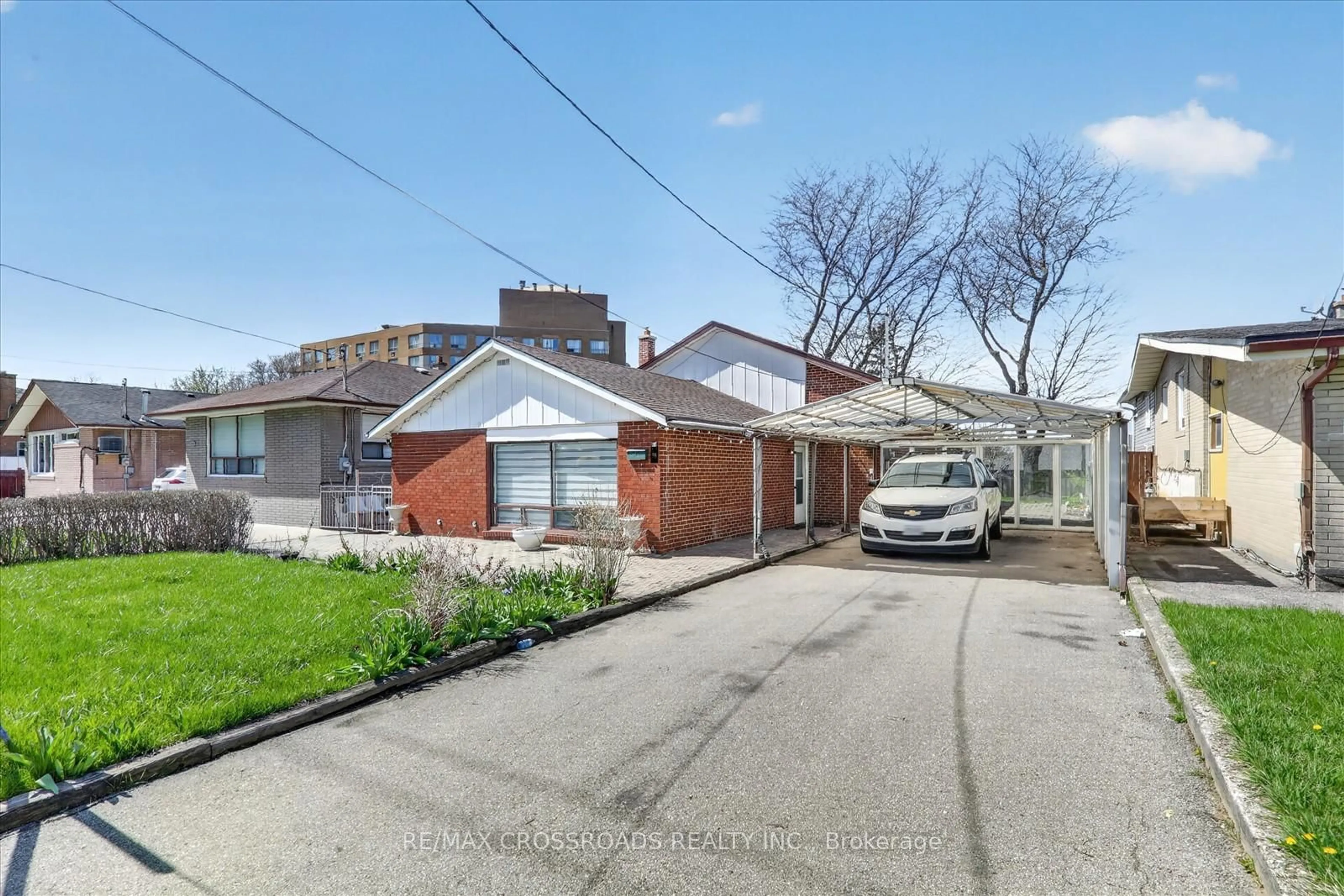 A pic from outside/outdoor area/front of a property/back of a property/a pic from drone, street for 18 De Marco Blvd, Toronto Ontario M6L 2W1