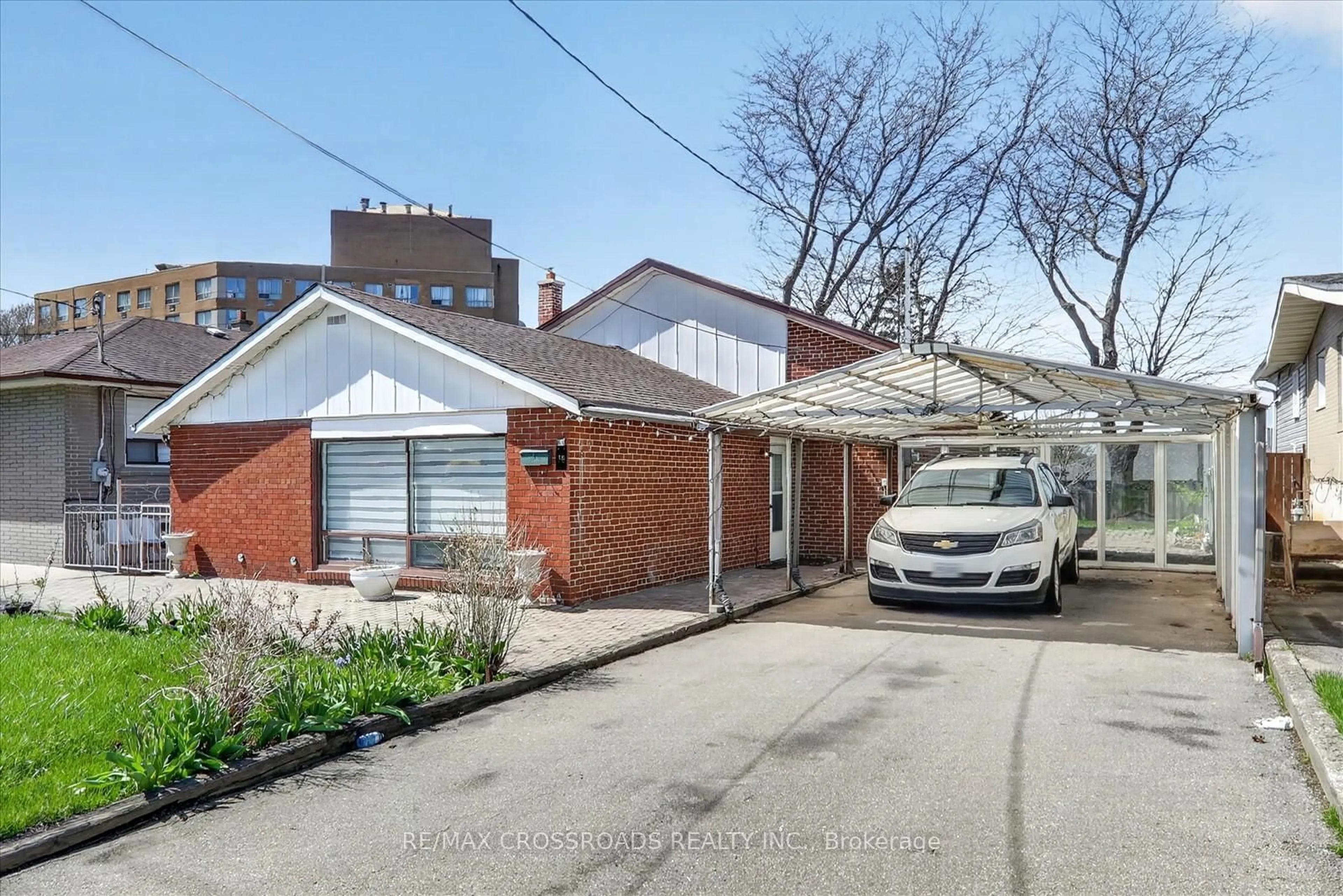 A pic from outside/outdoor area/front of a property/back of a property/a pic from drone, street for 18 De Marco Blvd, Toronto Ontario M6L 2W1