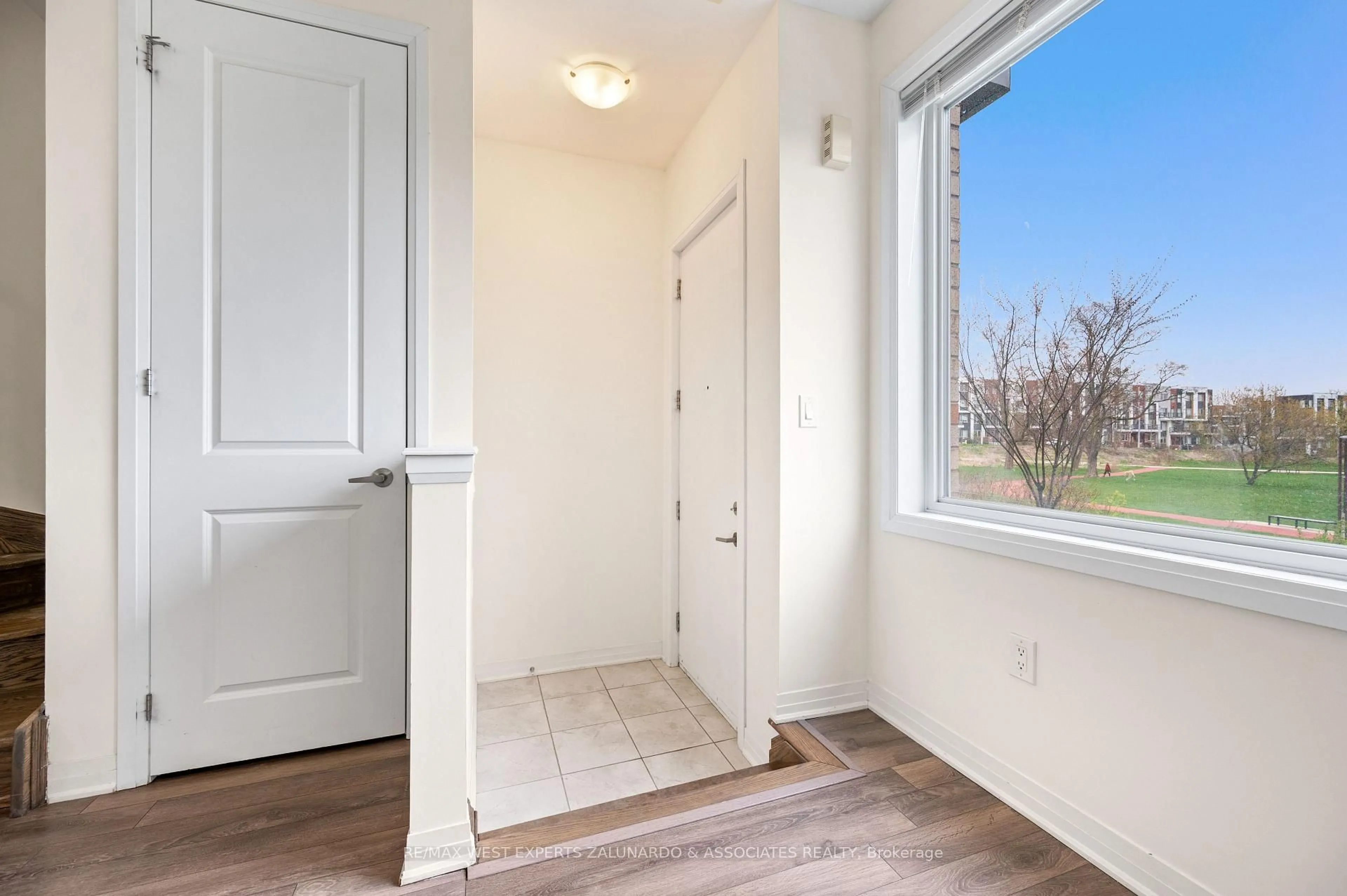 Indoor entryway for 120 Frederick Tisdale Dr #3, Toronto Ontario M3K 0A8