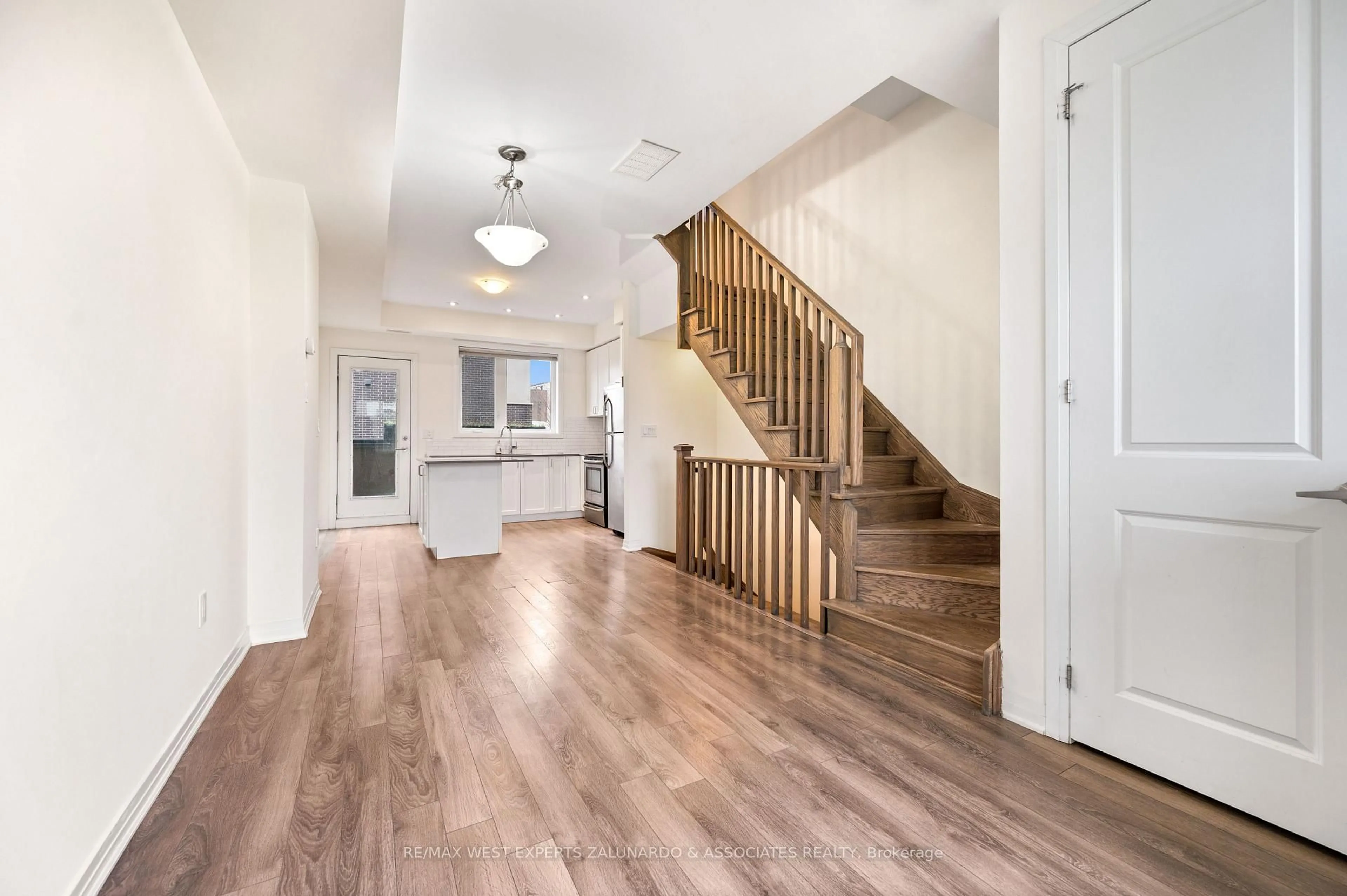 Indoor entryway for 120 Frederick Tisdale Dr #3, Toronto Ontario M3K 0A8