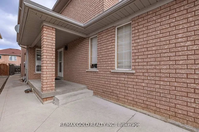 17 Dovesong Dr, Brampton 5