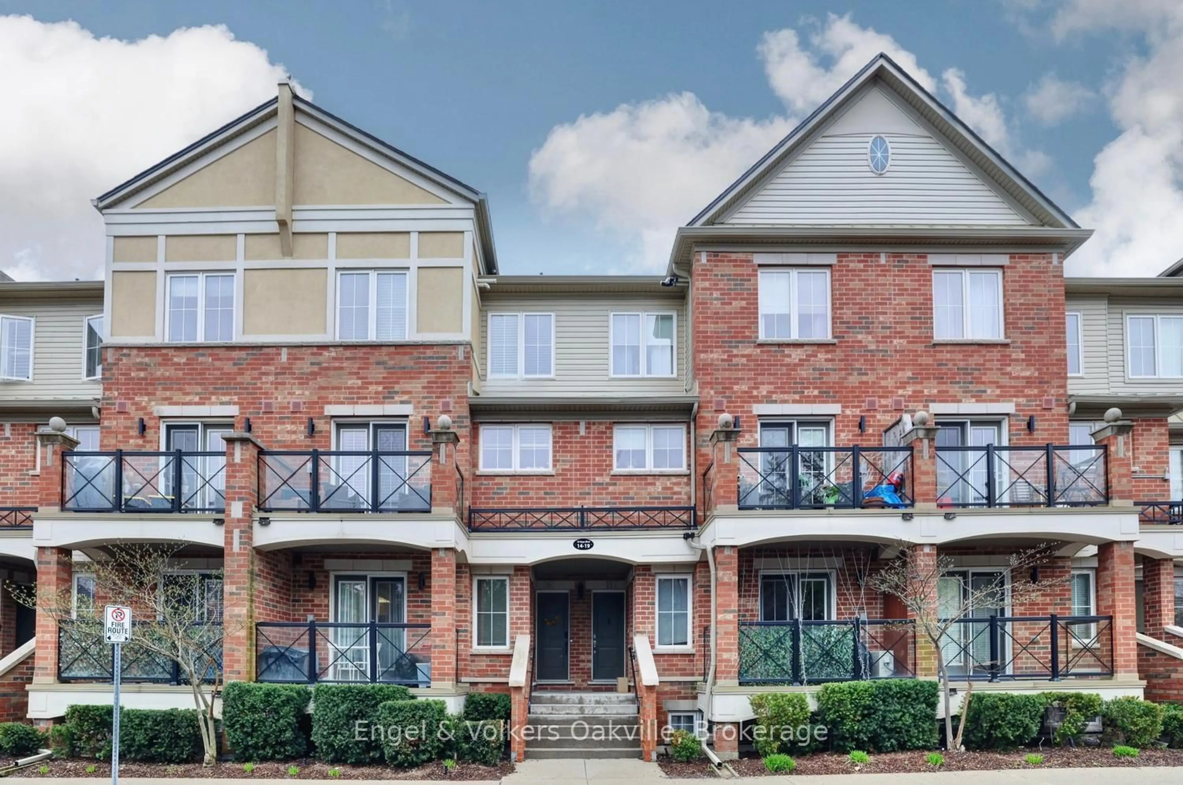Home with brick exterior material, street for 19 Hays Blvd #15, Oakville Ontario L6H 0H8