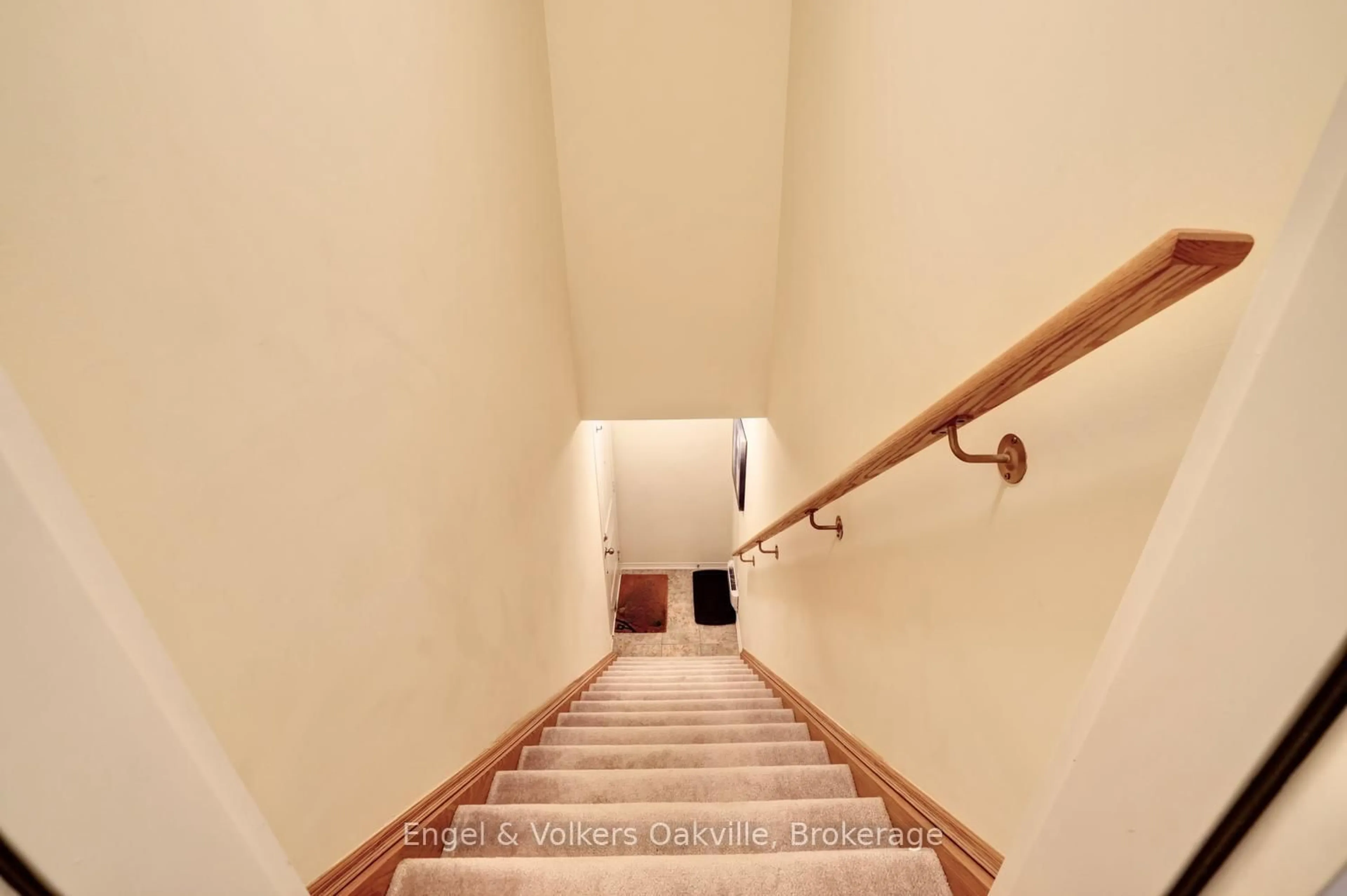 Stairs for 19 Hays Blvd #15, Oakville Ontario L6H 0H8