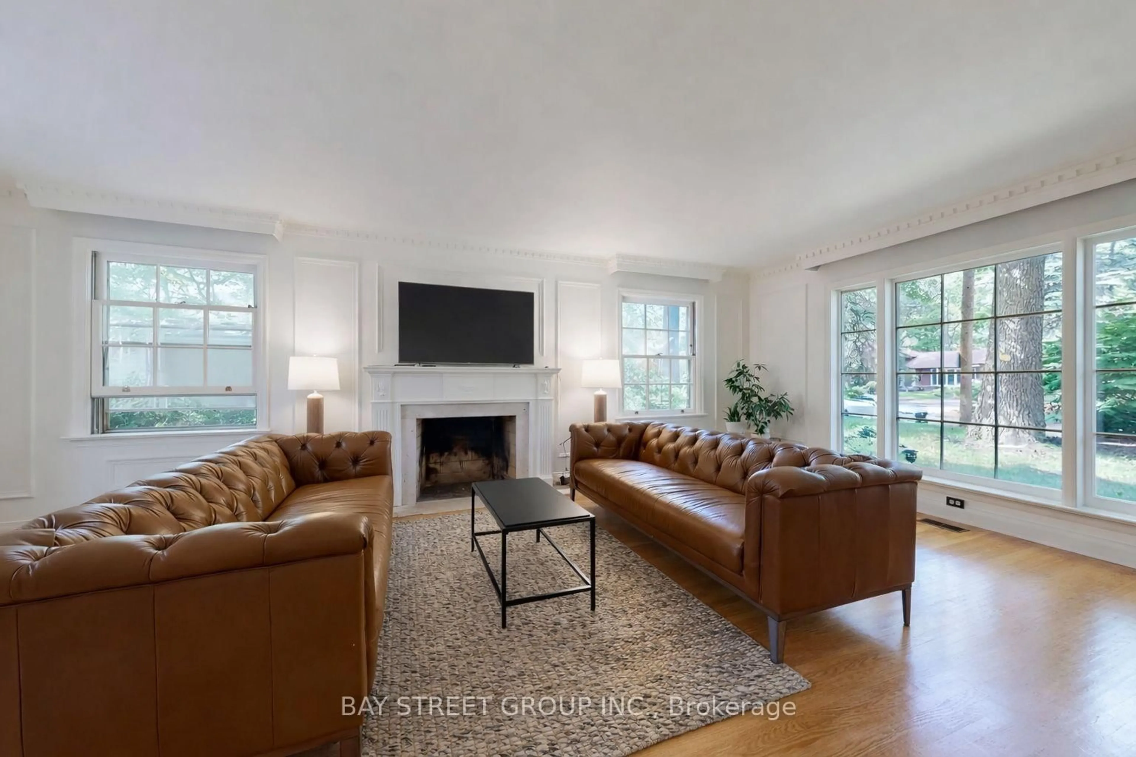 Living room with furniture, unknown for 178 Breezy Pines Dr, Mississauga Ontario L5B 1B4