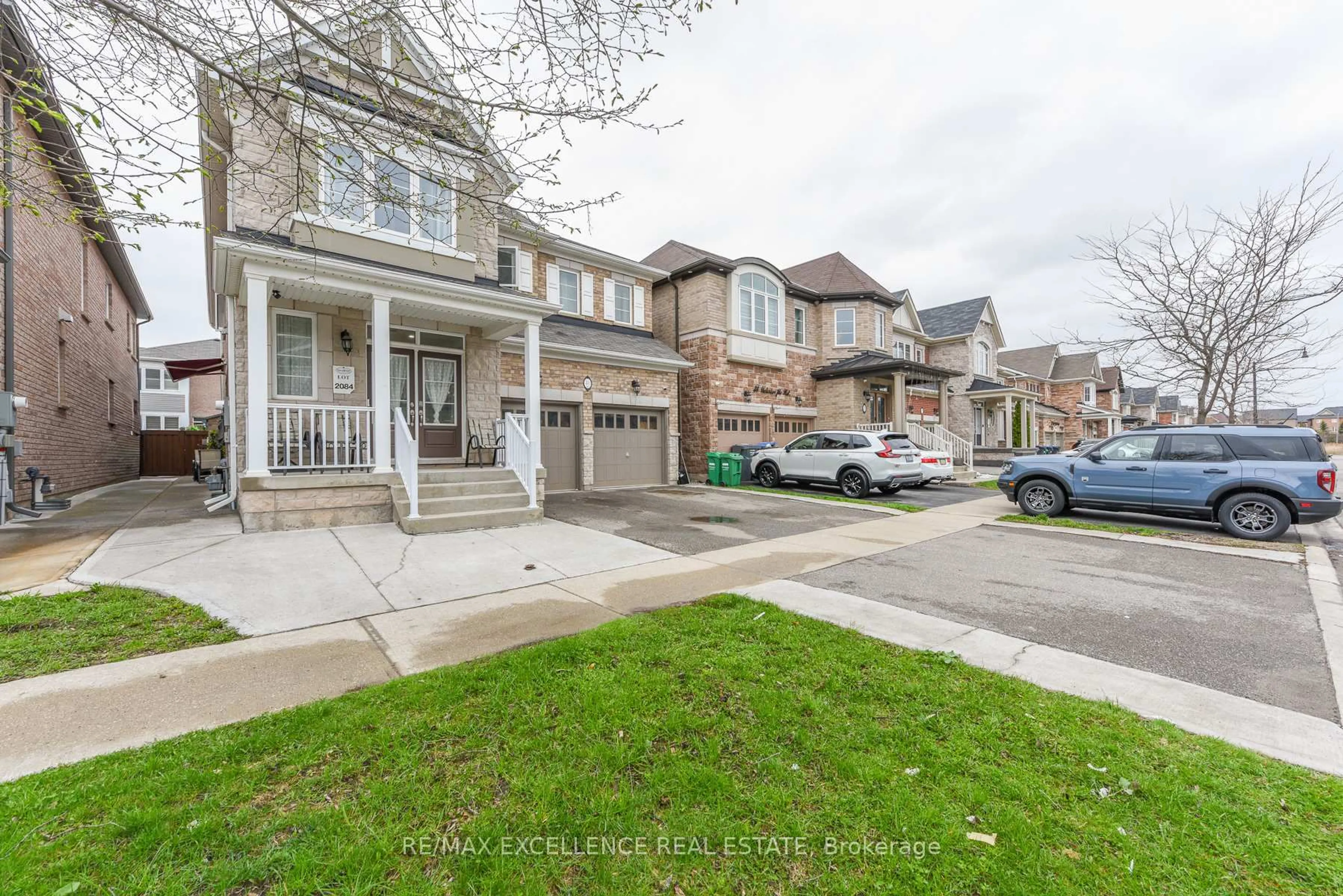 A pic from outside/outdoor area/front of a property/back of a property/a pic from drone, street for 40 Victoriaville Rd, Brampton Ontario L6X 0Y9