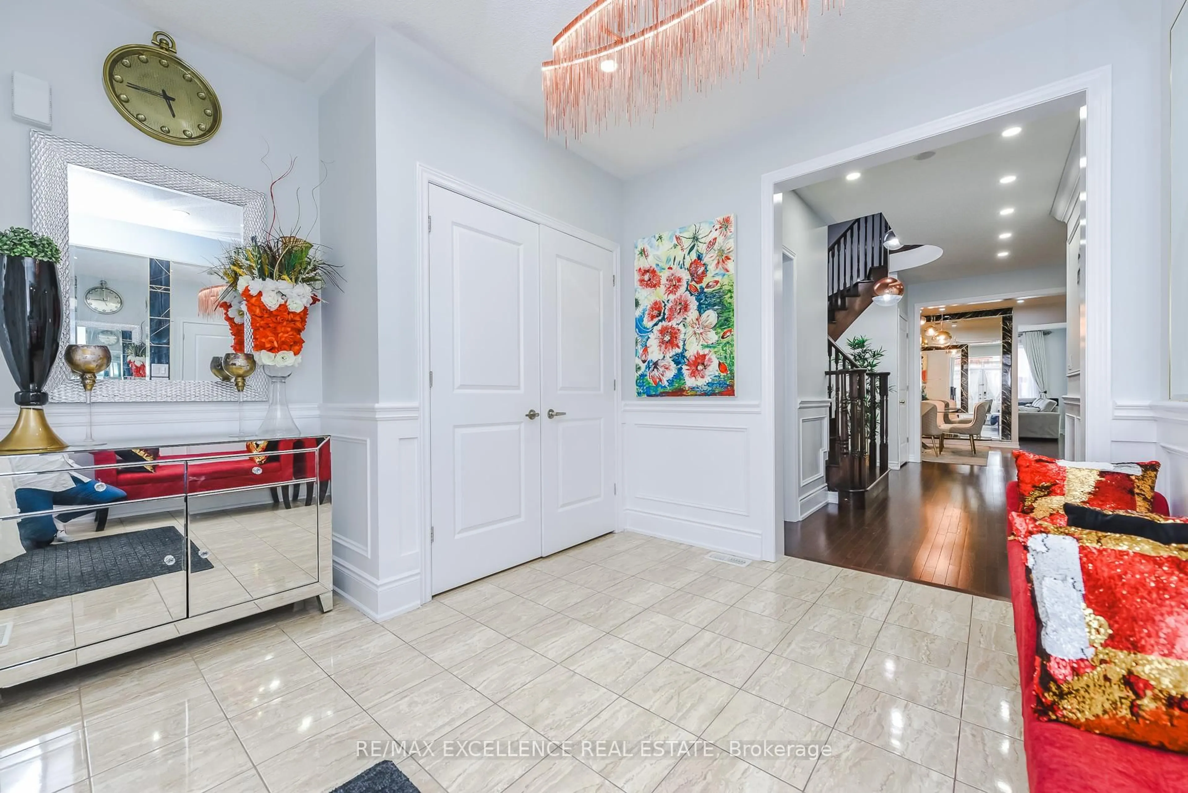 Indoor entryway for 40 Victoriaville Rd, Brampton Ontario L6X 0Y9