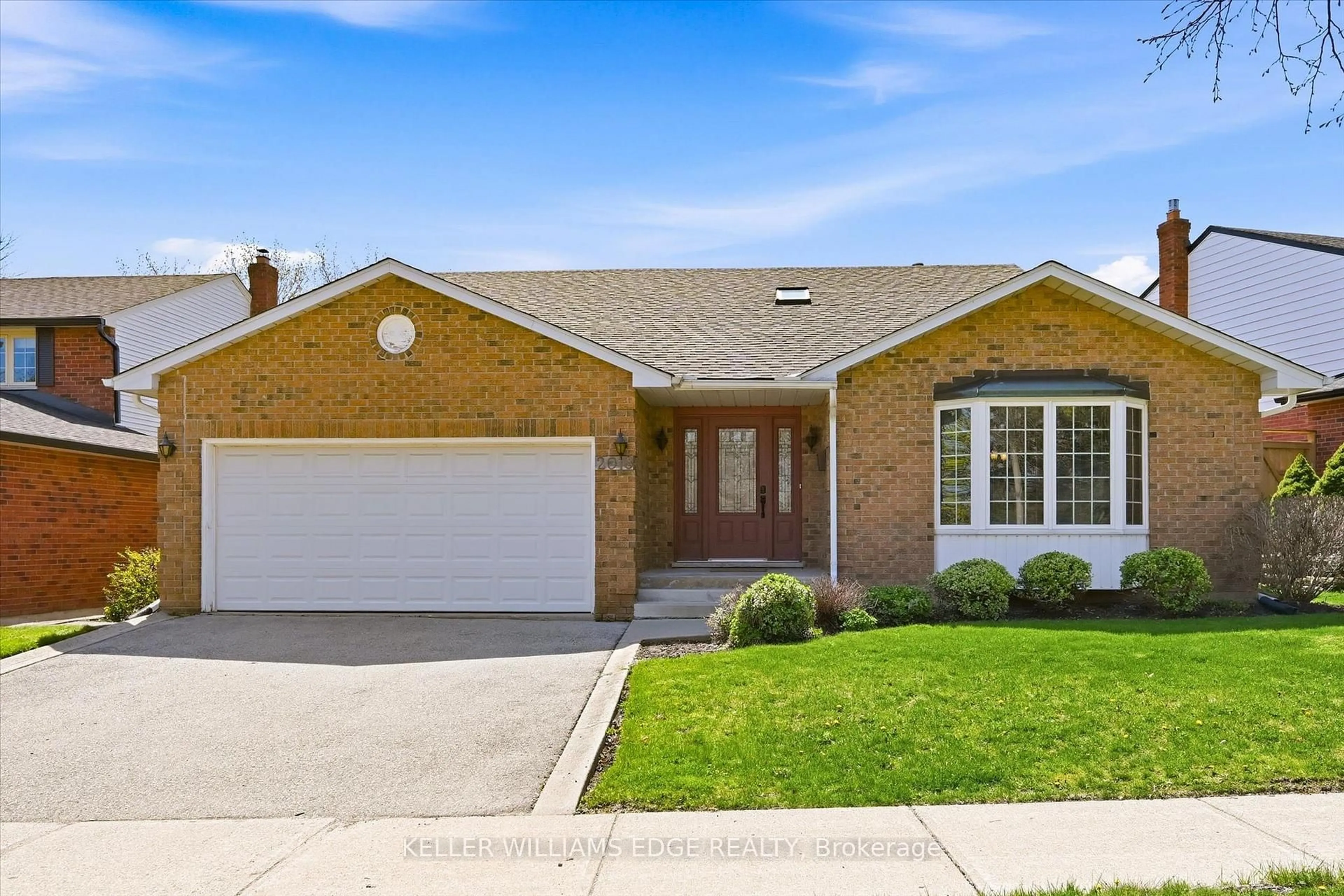 Home with brick exterior material, street for 2018 Barlow Cres, Burlington Ontario L7P 4N8