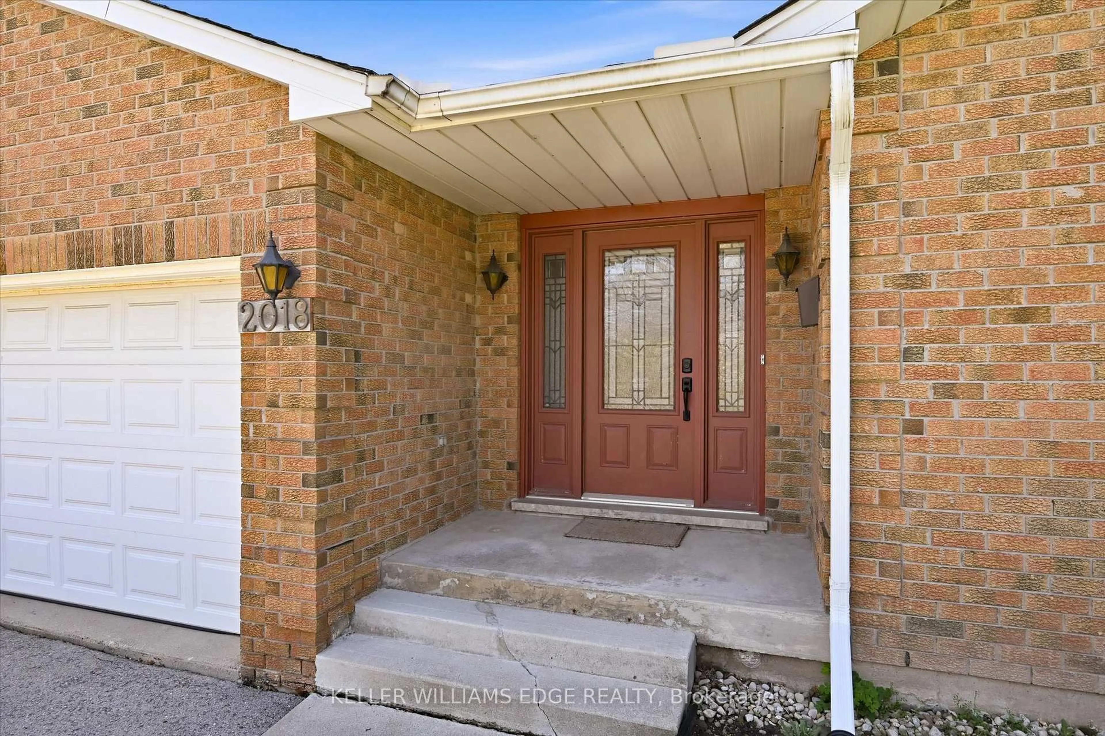 Indoor entryway for 2018 Barlow Cres, Burlington Ontario L7P 4N8