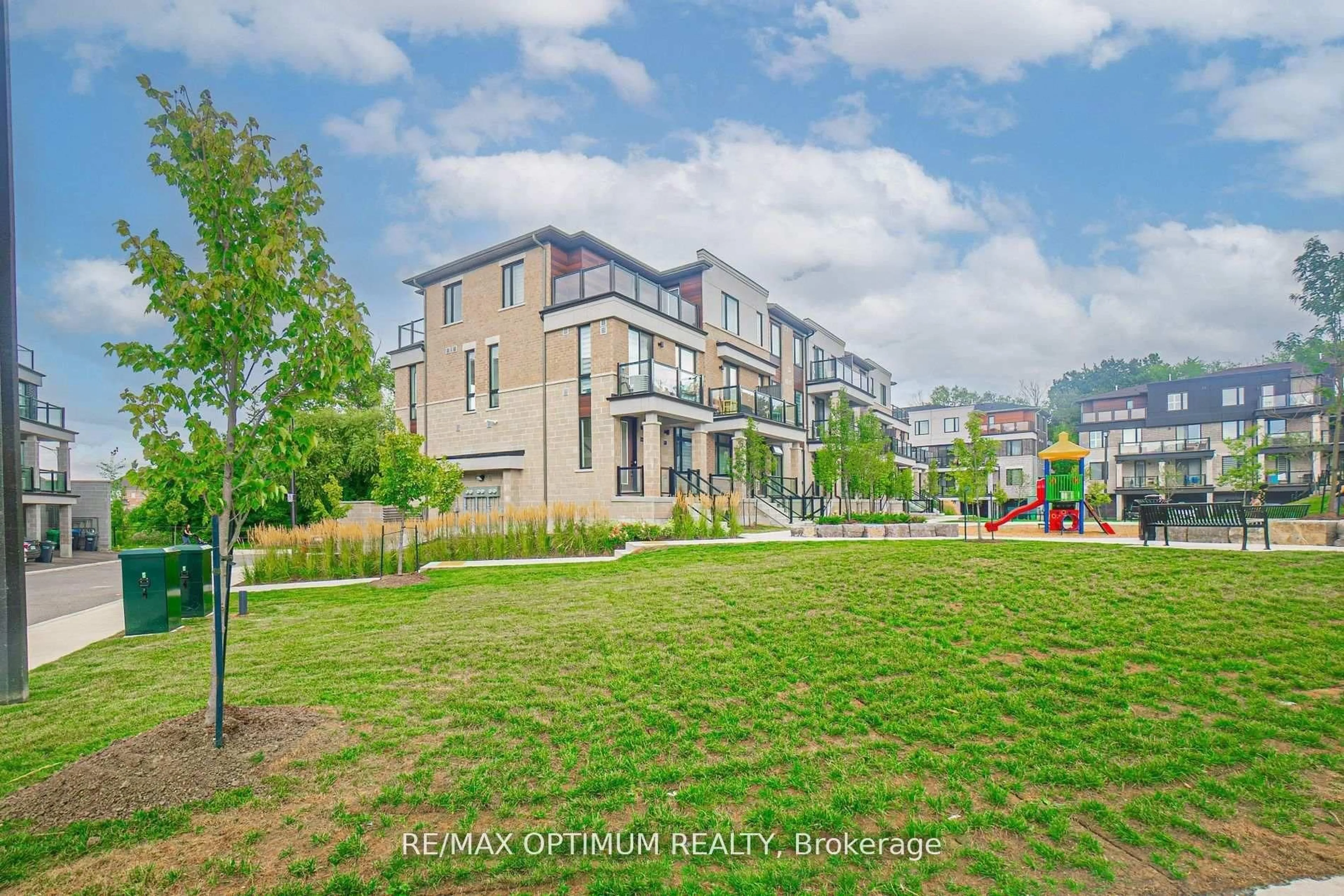 A pic from outside/outdoor area/front of a property/back of a property/a pic from drone, unknown for 45 Knotsberry Circ #46, Brampton Ontario L6Y 0C3