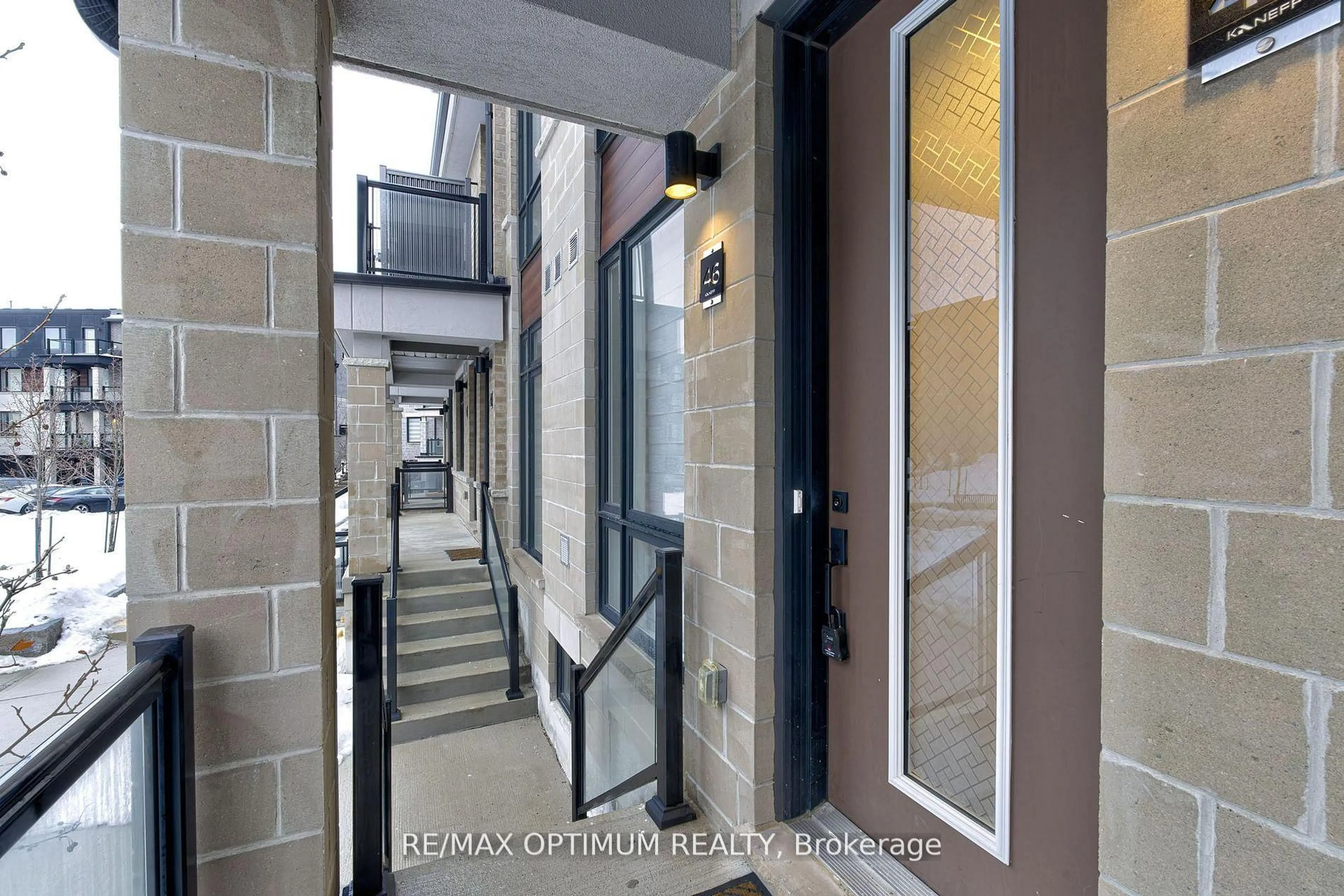 Indoor entryway for 45 Knotsberry Circ #46, Brampton Ontario L6Y 0C3