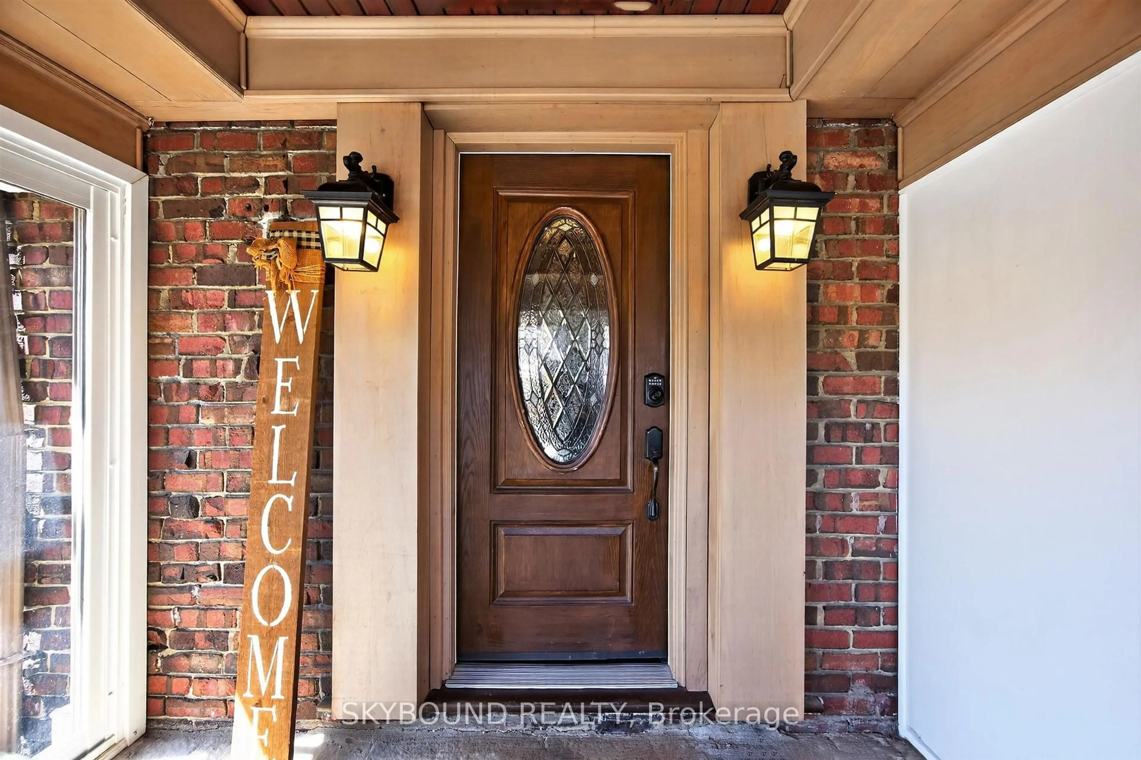 Indoor entryway for 426 Armadale Ave, Toronto Ontario M6S 3X8