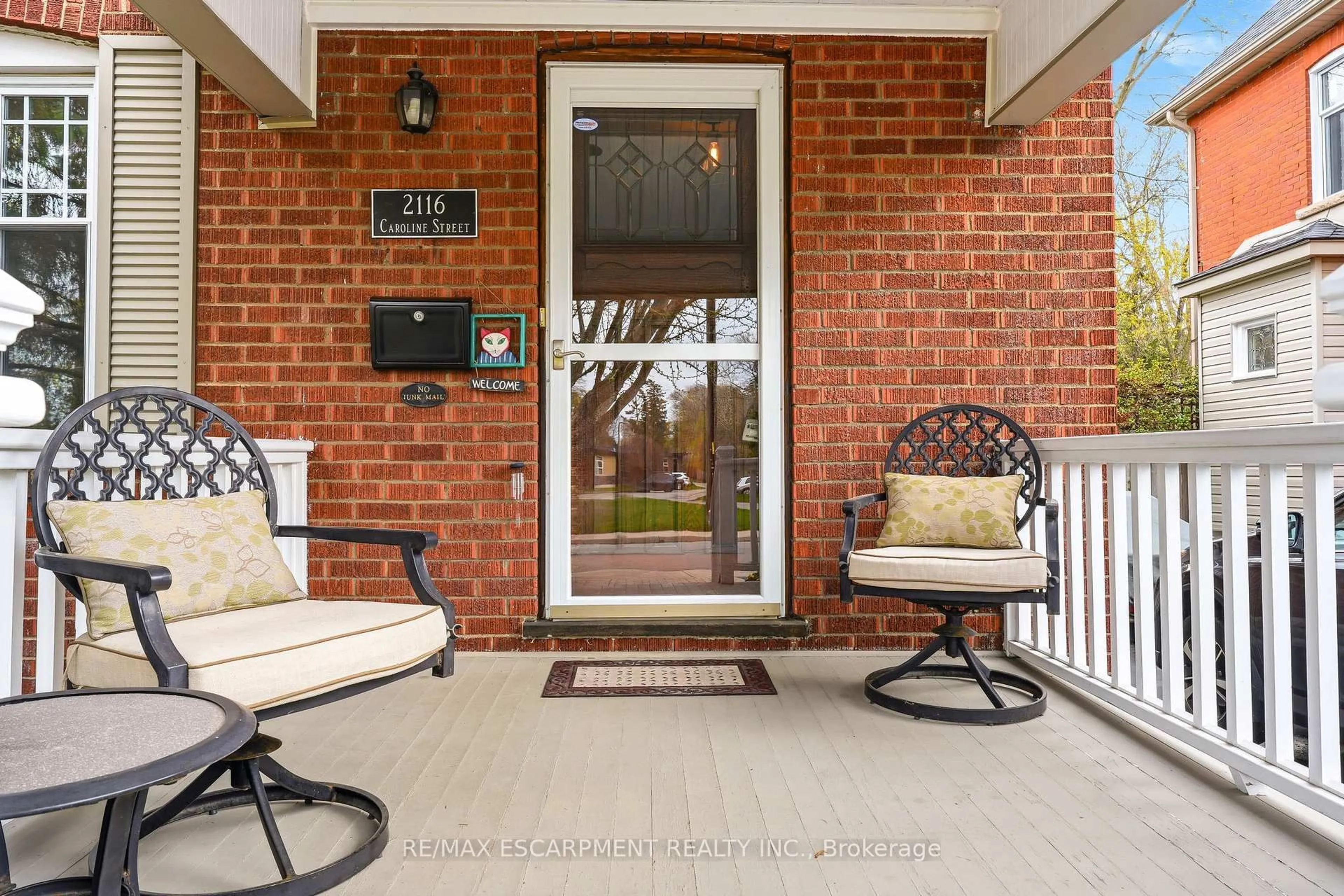 Unknown for 2116 Caroline St, Burlington Ontario L7R 1L8