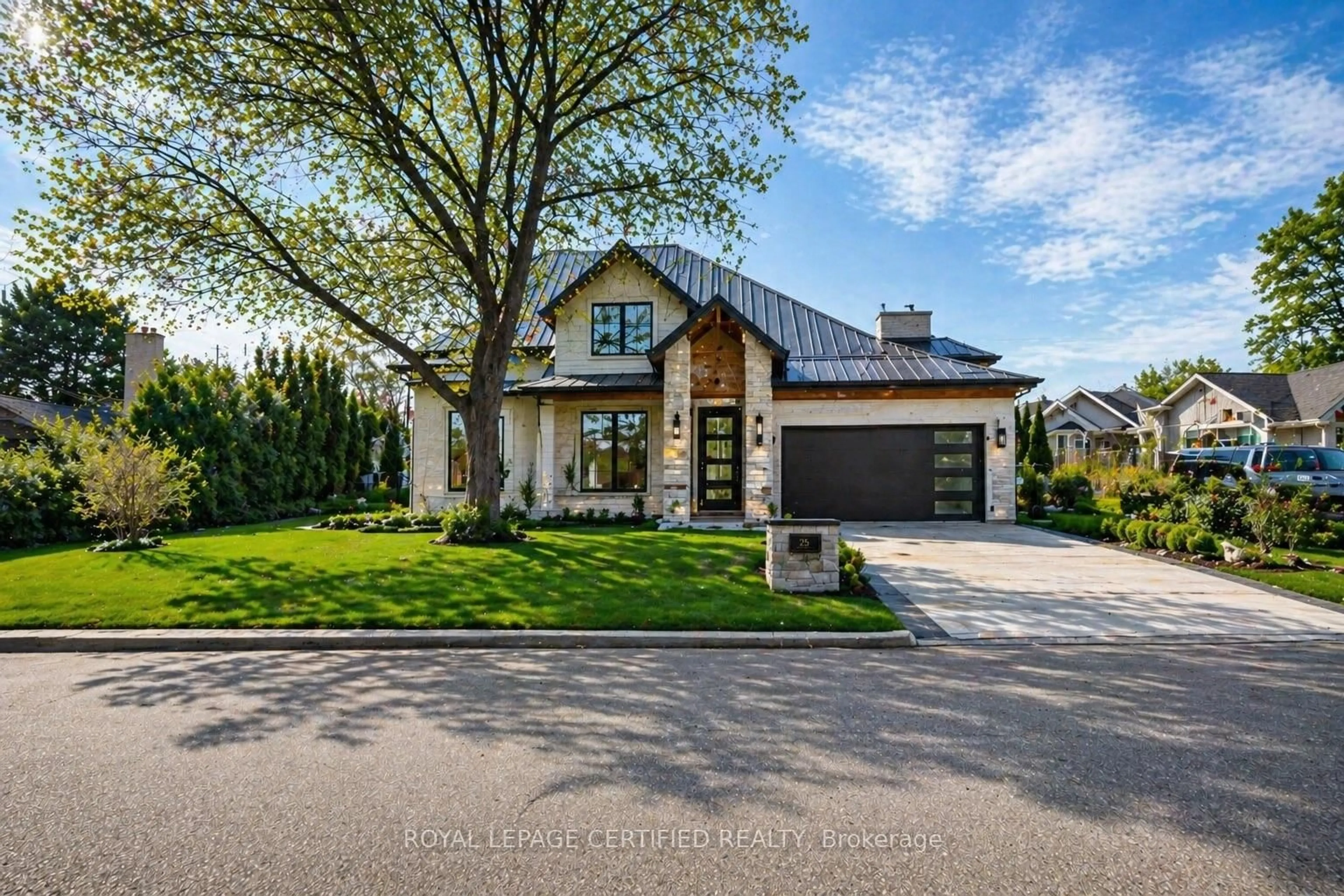 Home with brick exterior material, street for 1348 Hollyrood Ave, Mississauga Ontario L5G 3J4