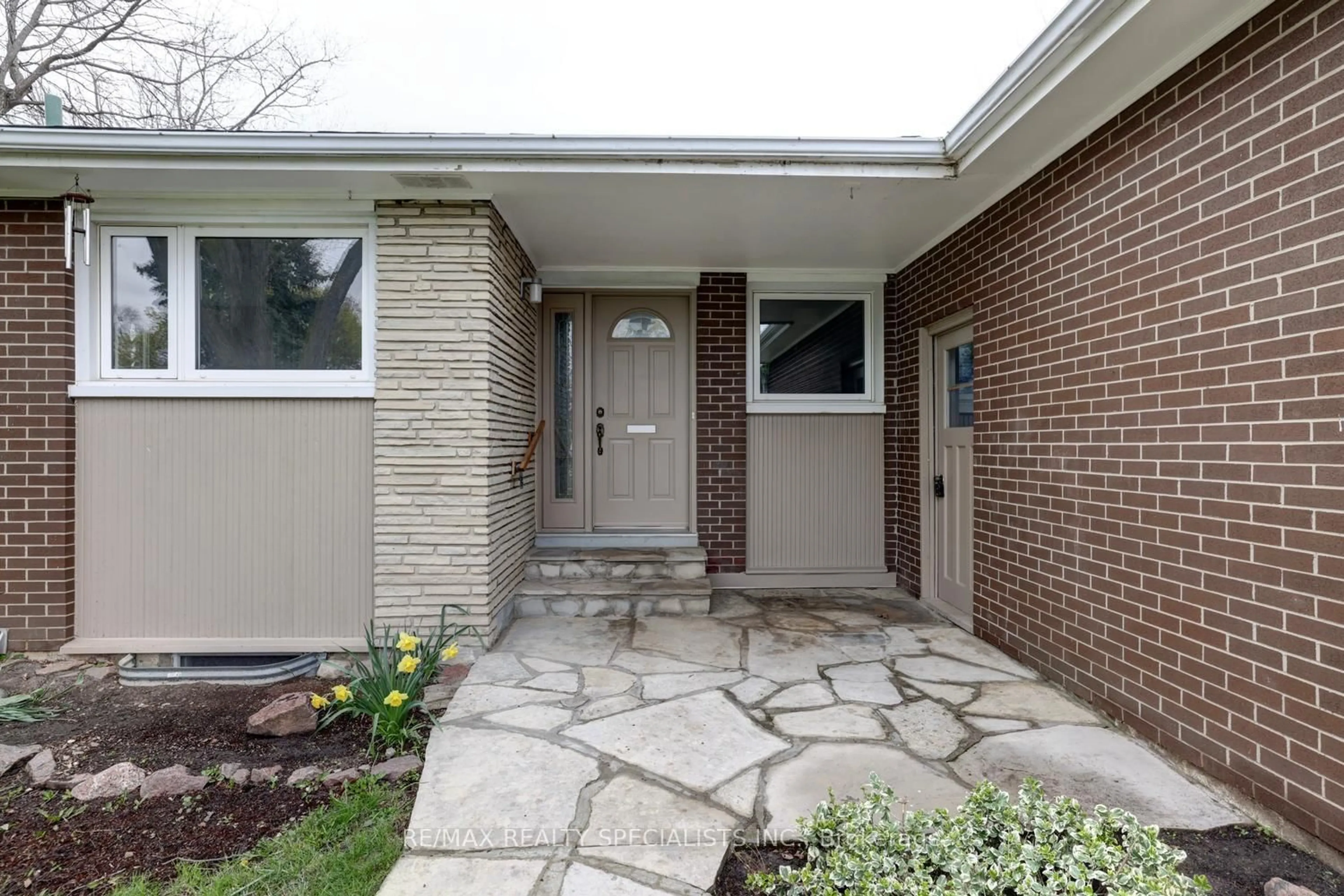 Home with brick exterior material, street for 2178 Belfast Cres, Mississauga Ontario L5K 1N8