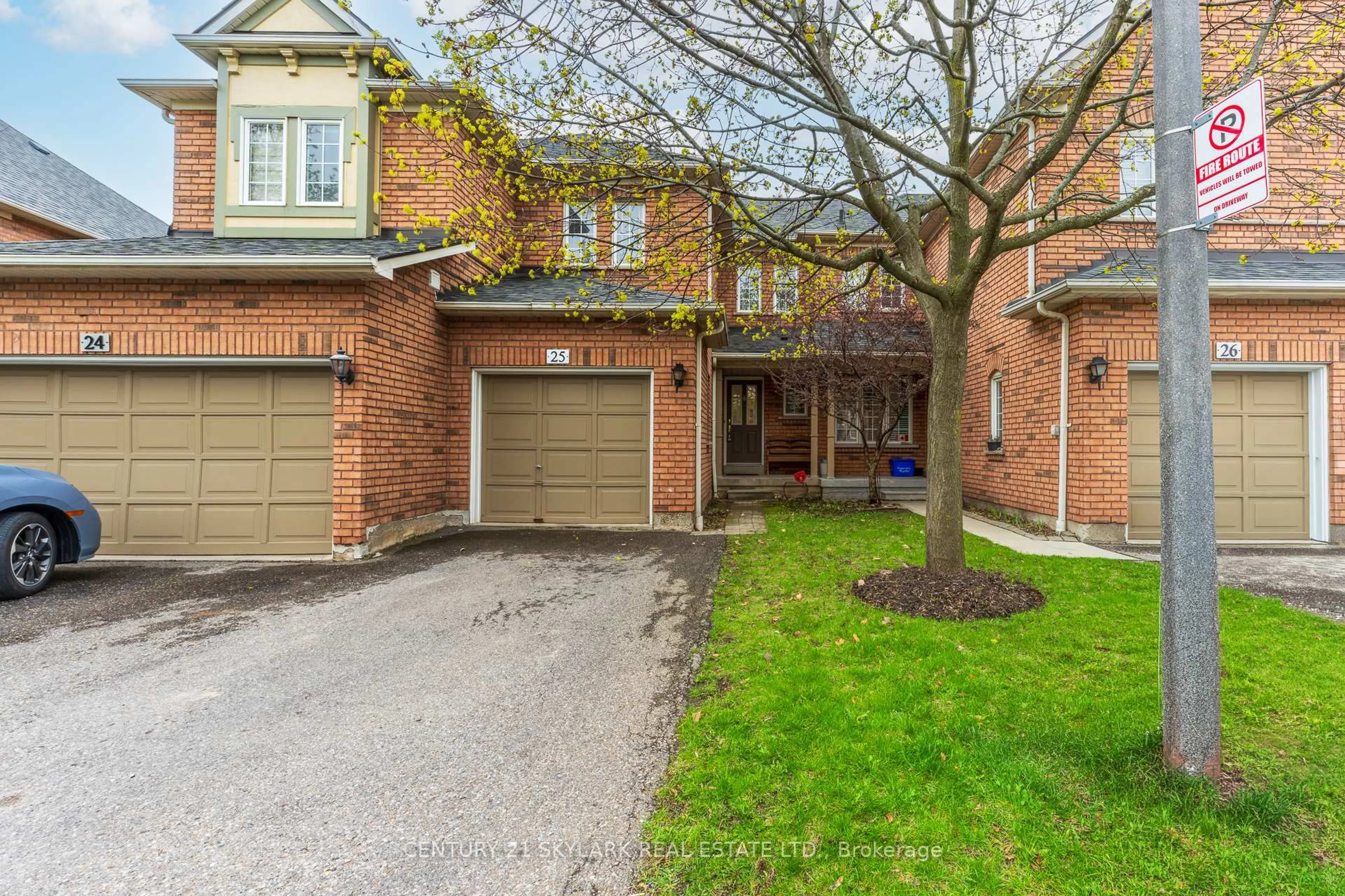 Home with brick exterior material, street for 2665 Thomas St #25, Mississauga Ontario L5M 6G4