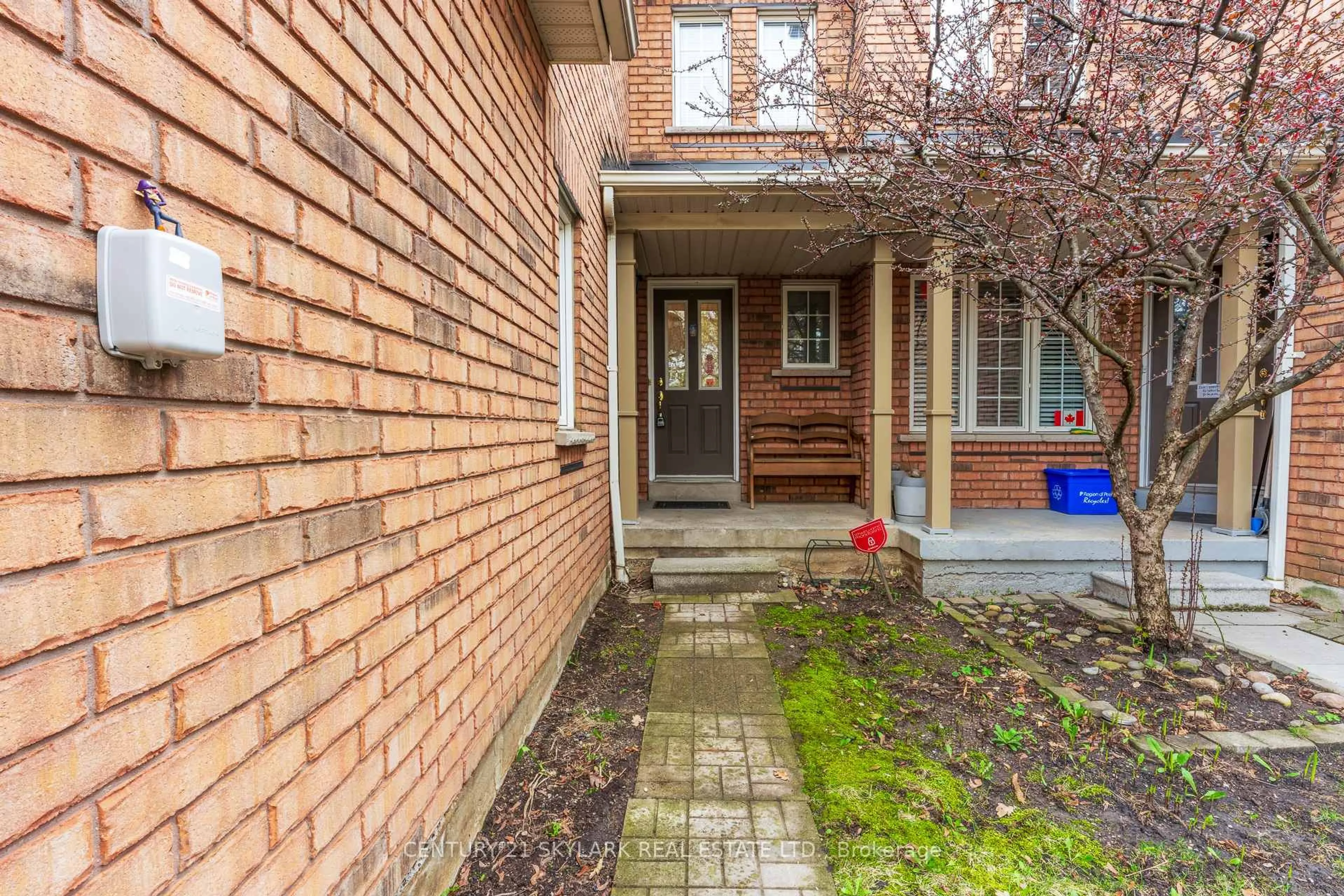 Home with brick exterior material, street for 2665 Thomas St #25, Mississauga Ontario L5M 6G4