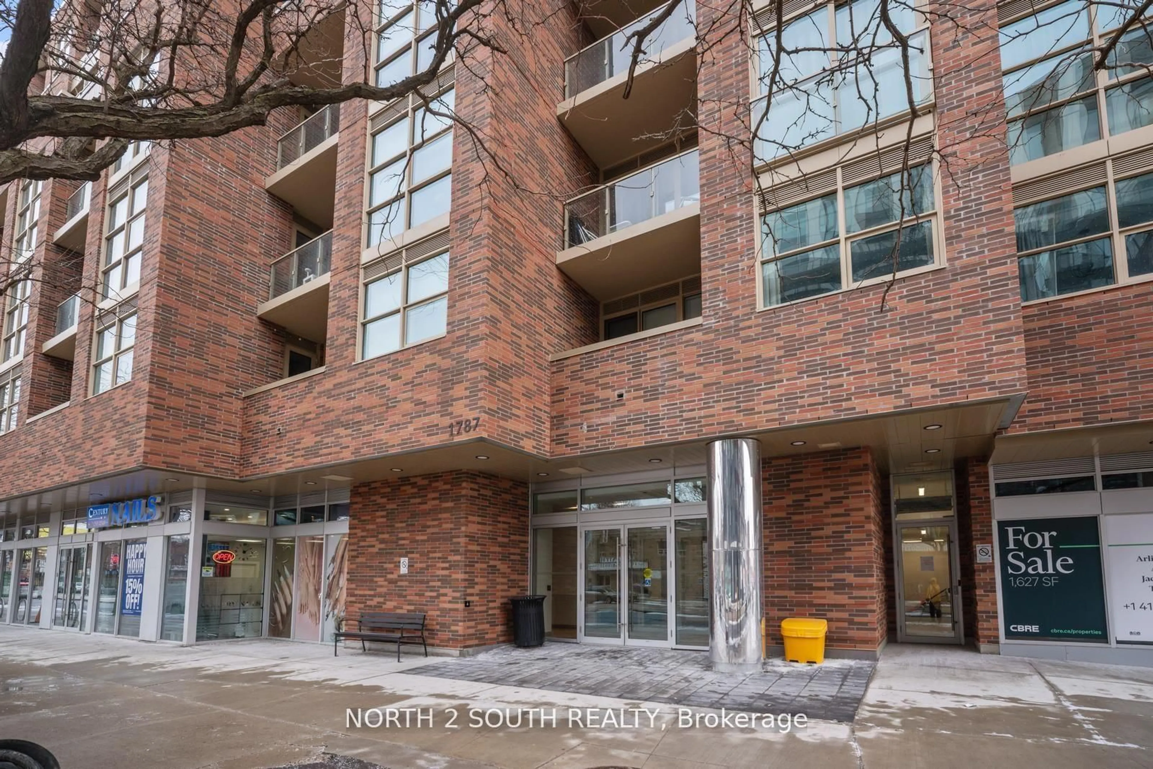 Indoor foyer for 1787 St Clair Ave #213, Toronto Ontario M6N 0B7