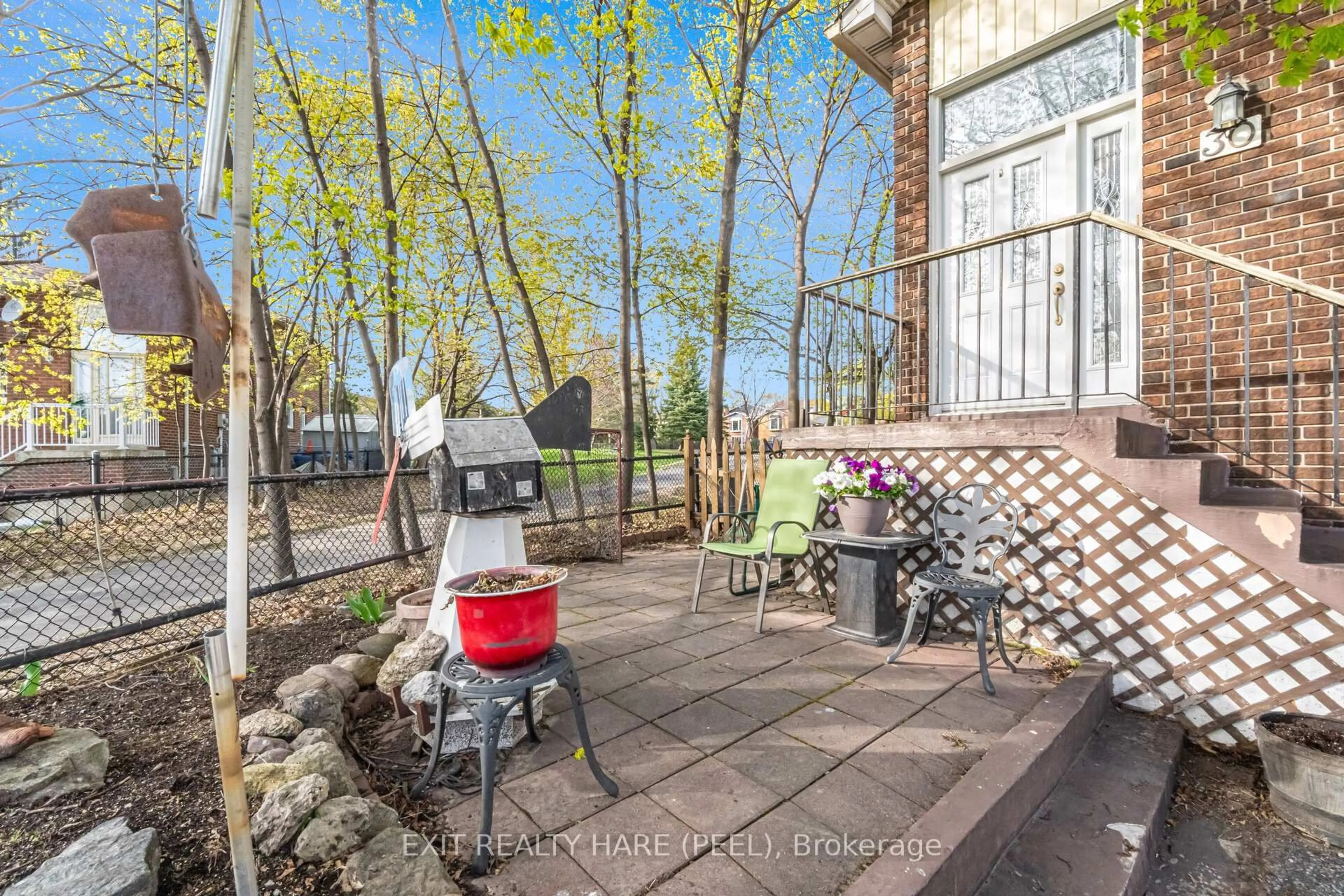 Patio, street for 30 Thorsby Crt, Brampton Ontario L6V 3T9