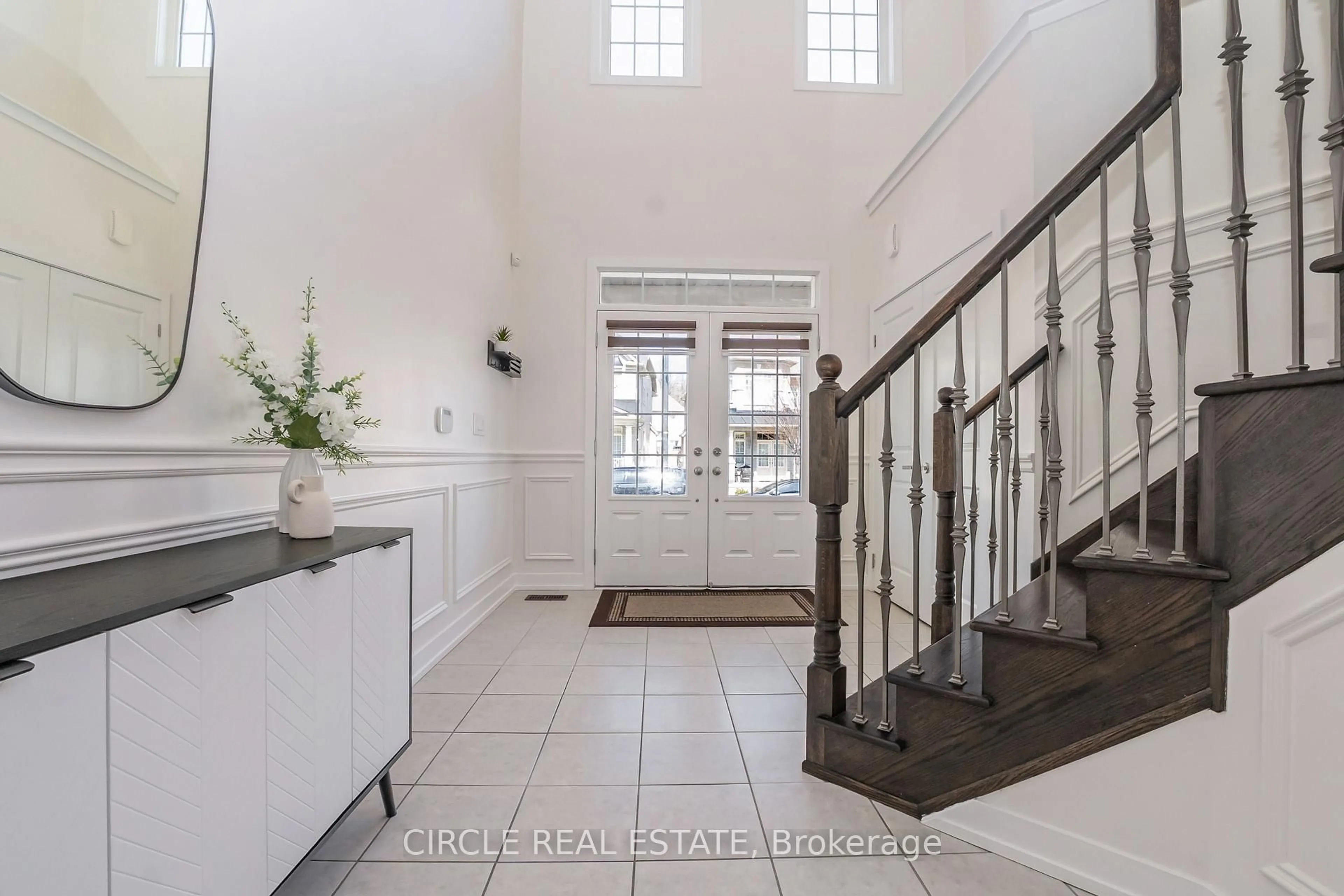 Indoor entryway for 6 Rockbank Rd, Brampton Ontario L6R 3Z1