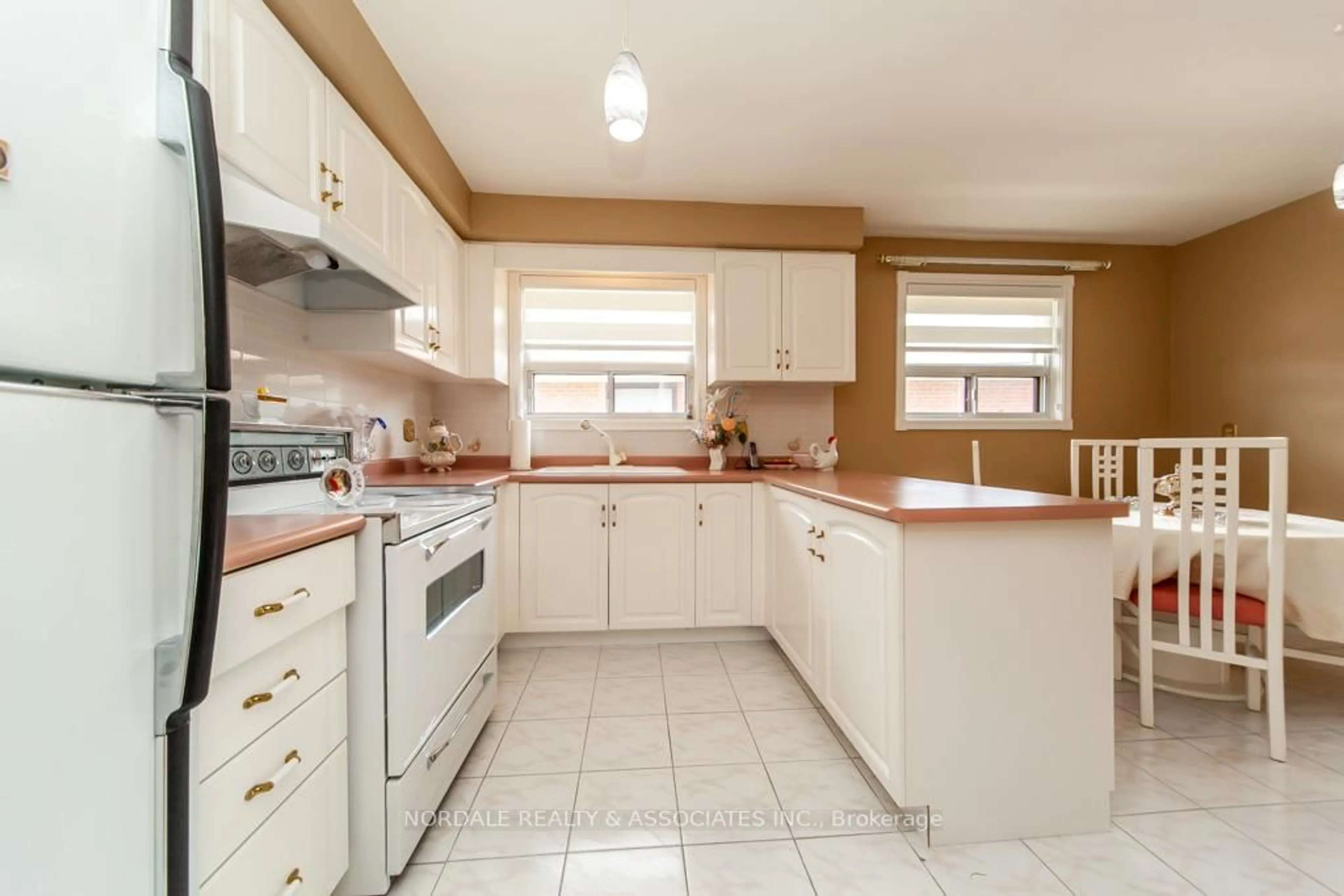 Standard kitchen, unknown for 288 Hullmar Dr, Toronto Ontario M3N 2G1