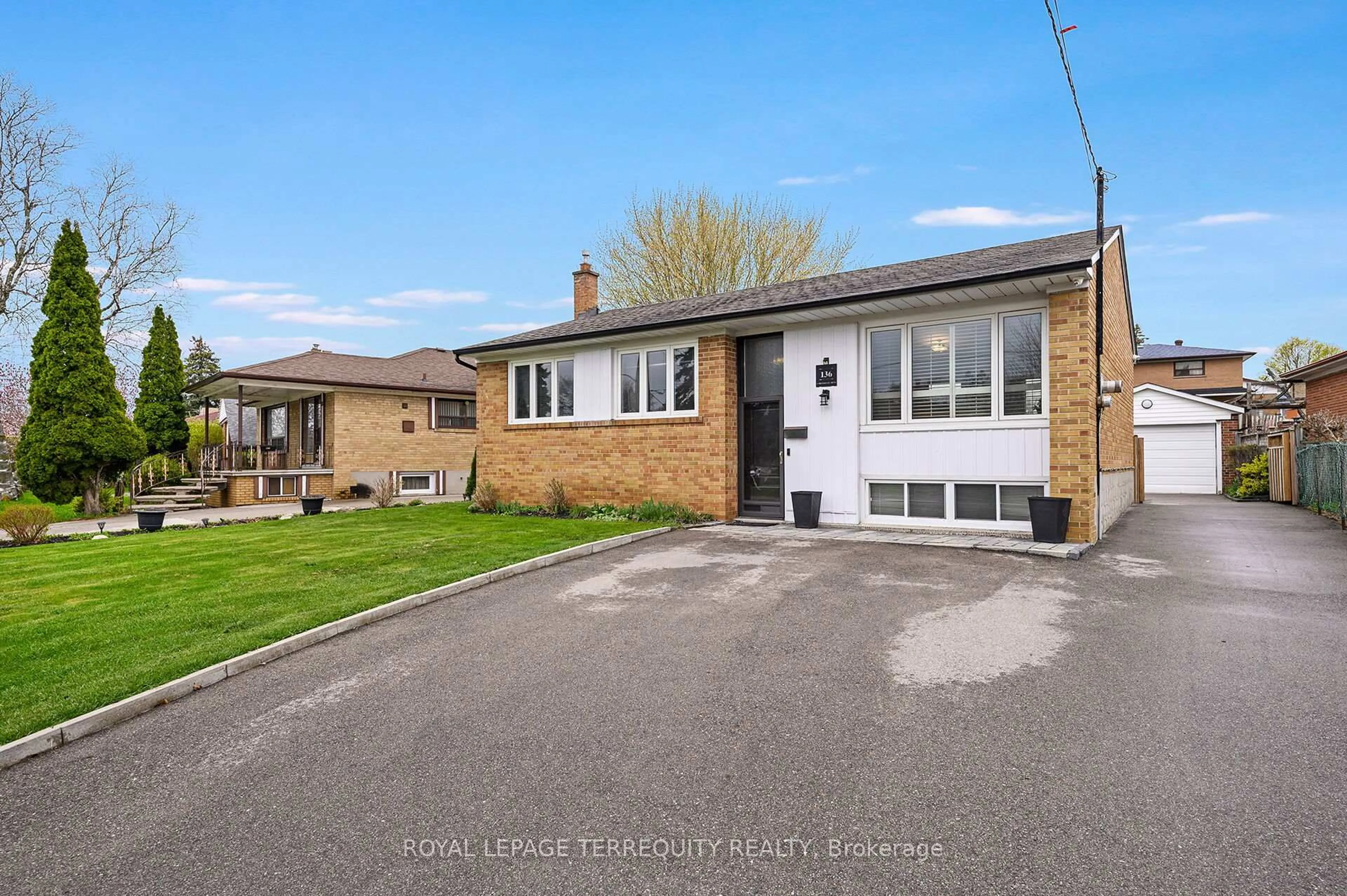 A pic from outside/outdoor area/front of a property/back of a property/a pic from drone, street for 136 Strathburn Blvd, Toronto Ontario M9M 2L1