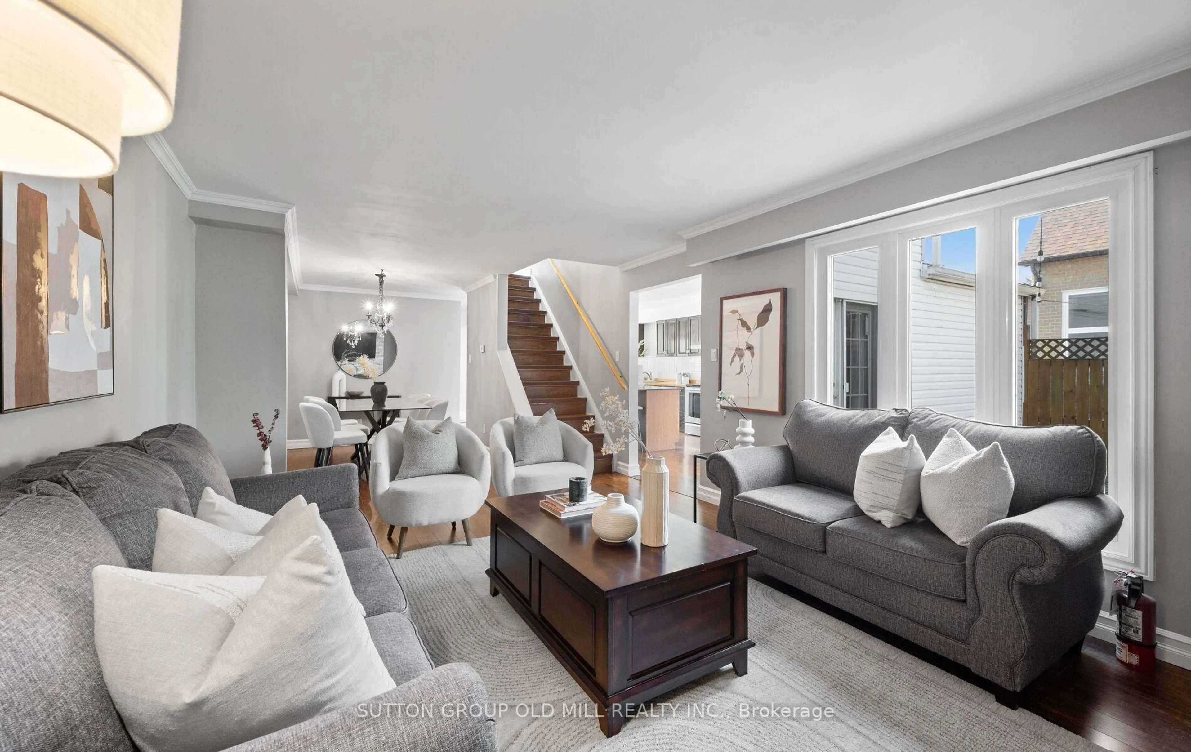Living room with furniture, unknown for 1433 Andros Blvd, Mississauga Ontario L5J 4K2