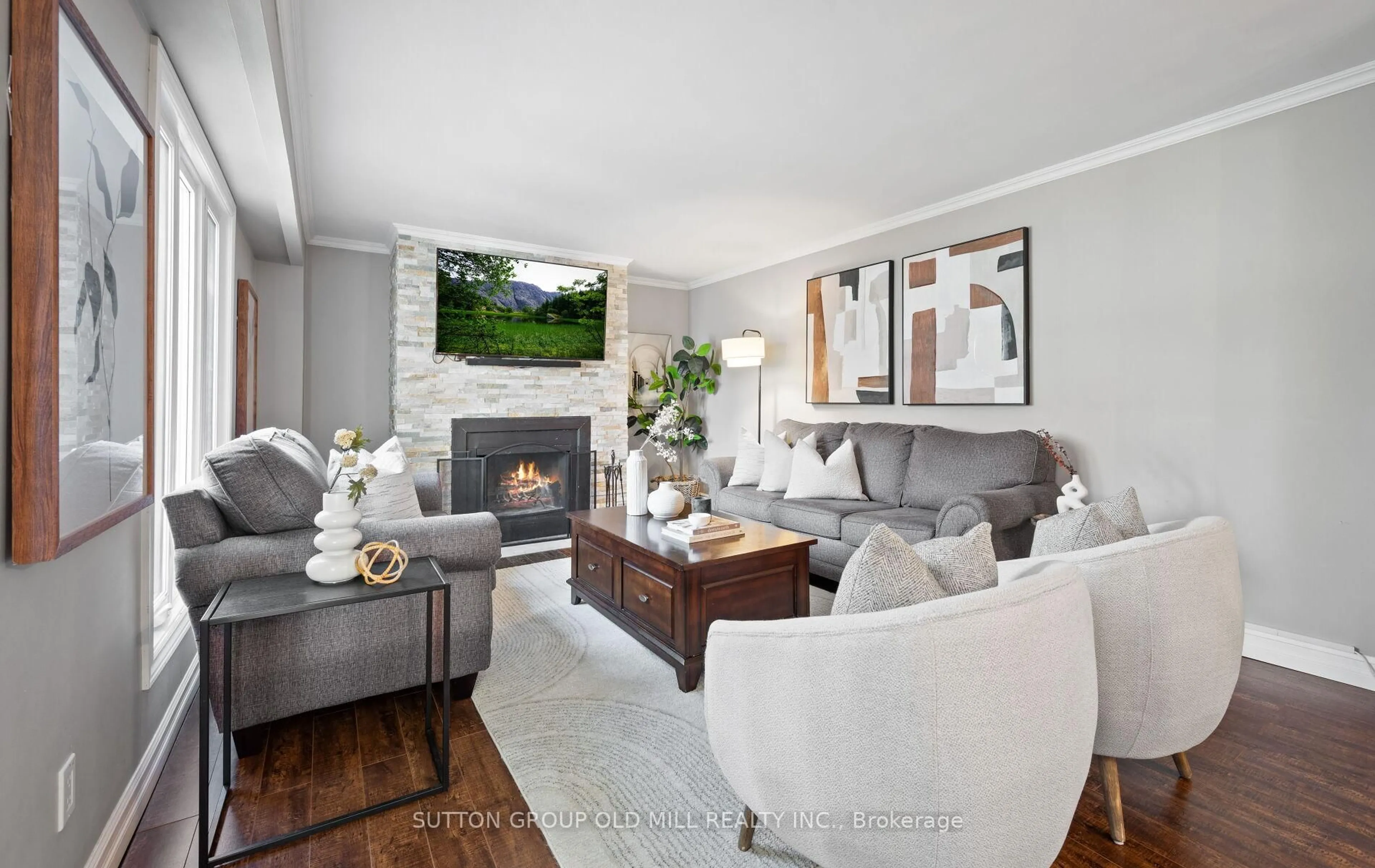 Living room with furniture, unknown for 1433 Andros Blvd, Mississauga Ontario L5J 4K2
