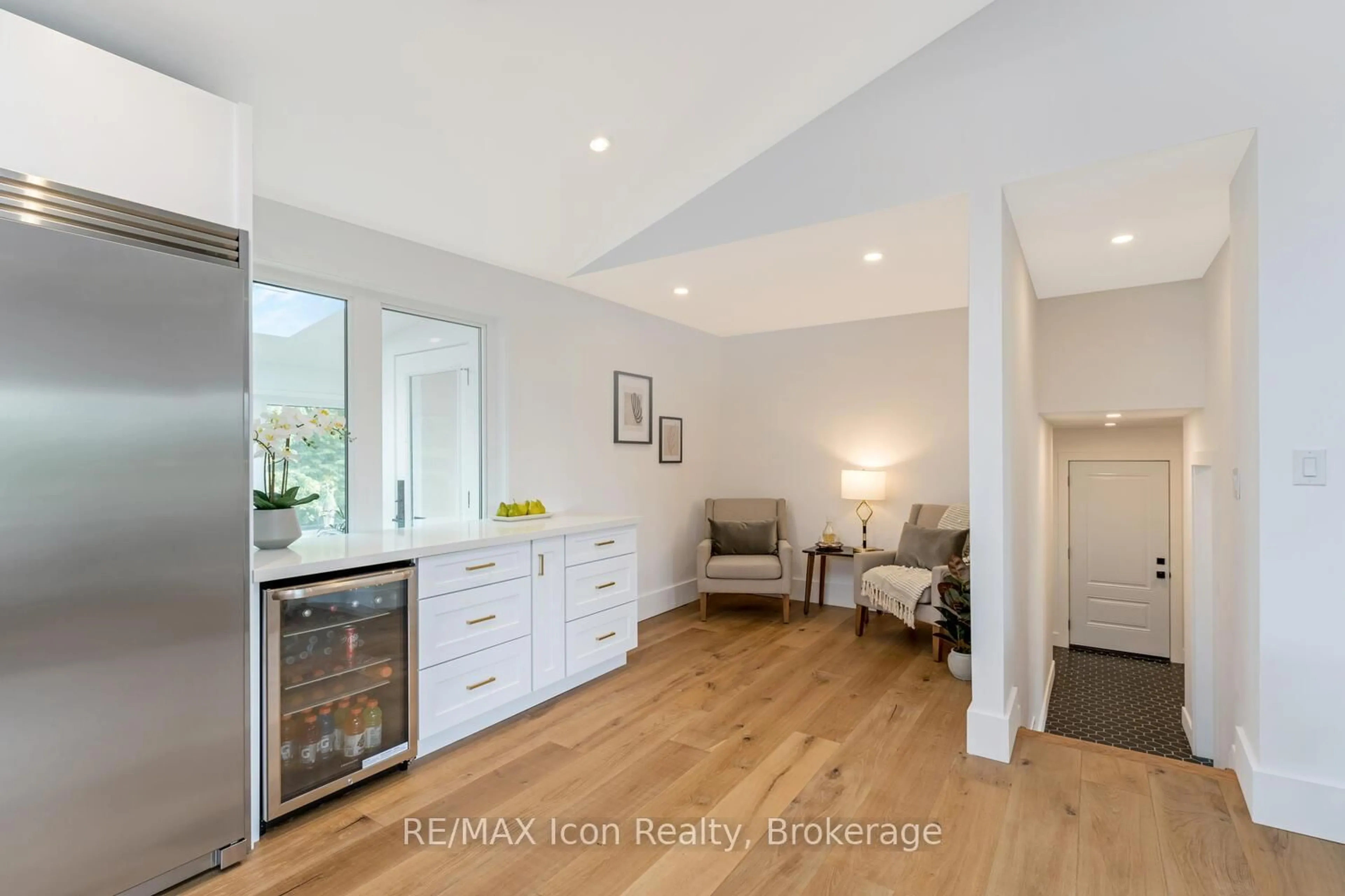 Open concept kitchen, wood/laminate floor for 12295 Sixth Line Nassagaweya Line, Milton Ontario L7J 2L7