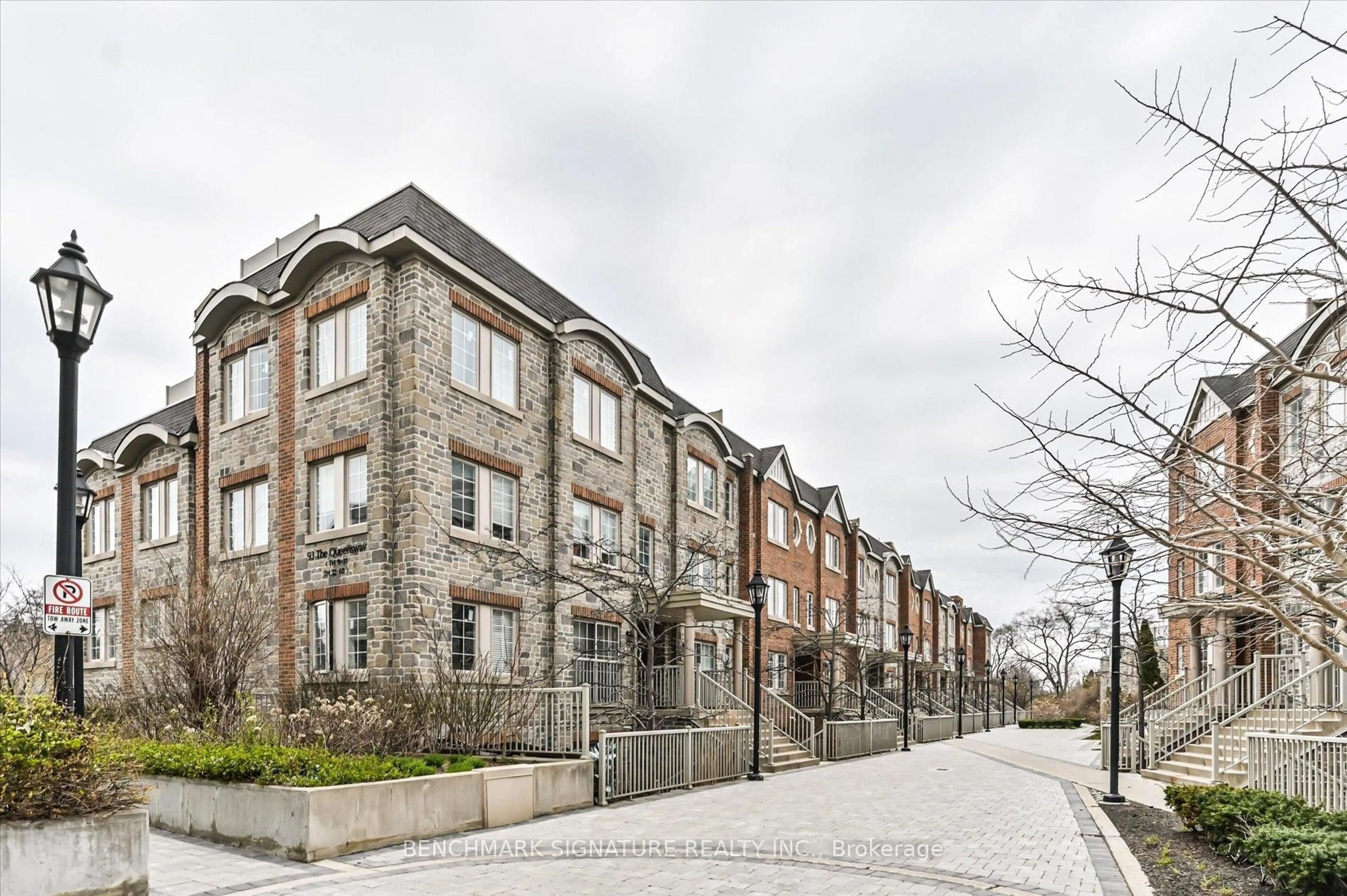 Unknown for 93 The Queensway Ave #TH40, Toronto Ontario M6S 5A7