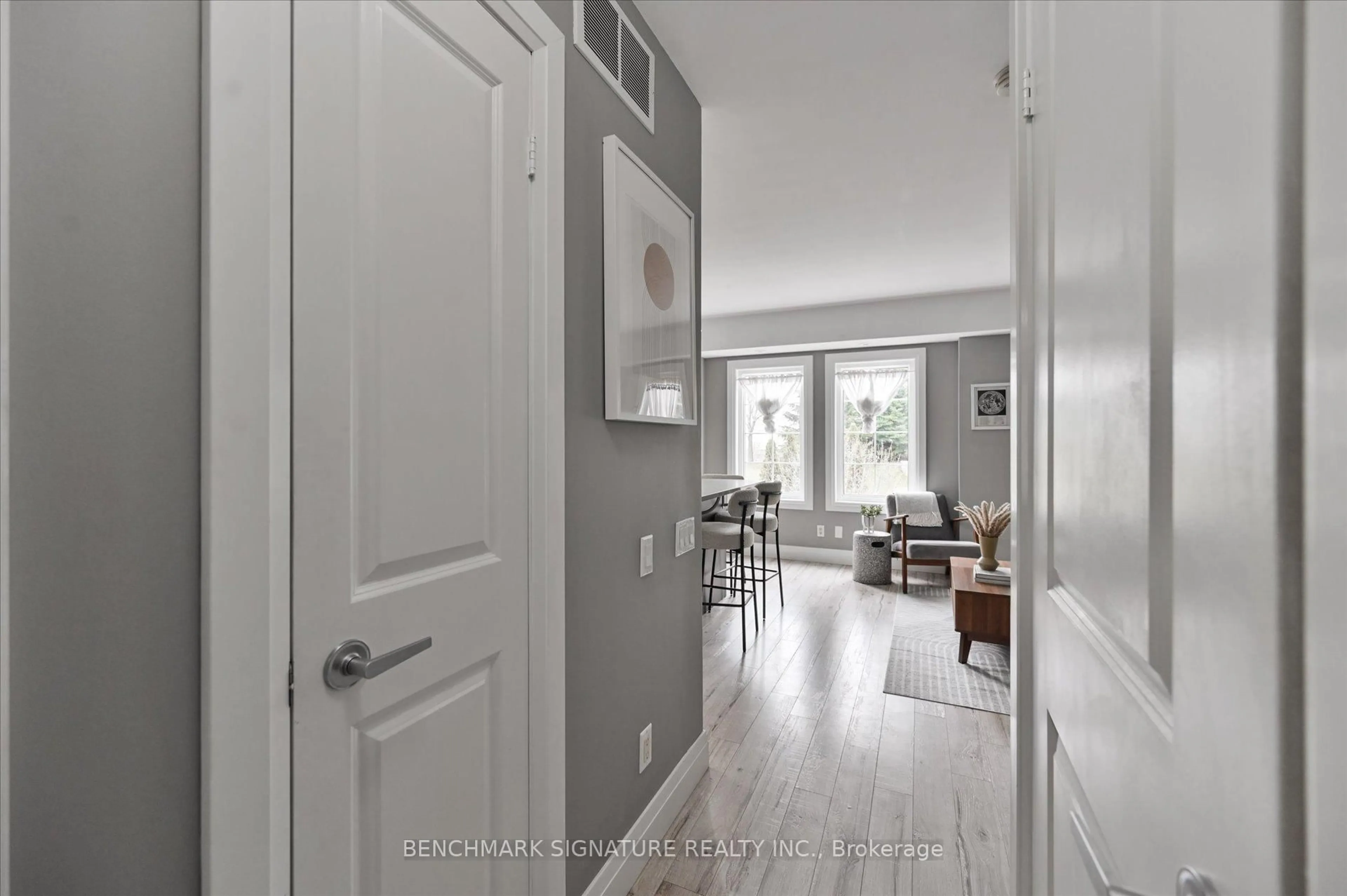 Indoor entryway for 93 The Queensway Ave #TH40, Toronto Ontario M6S 5A7