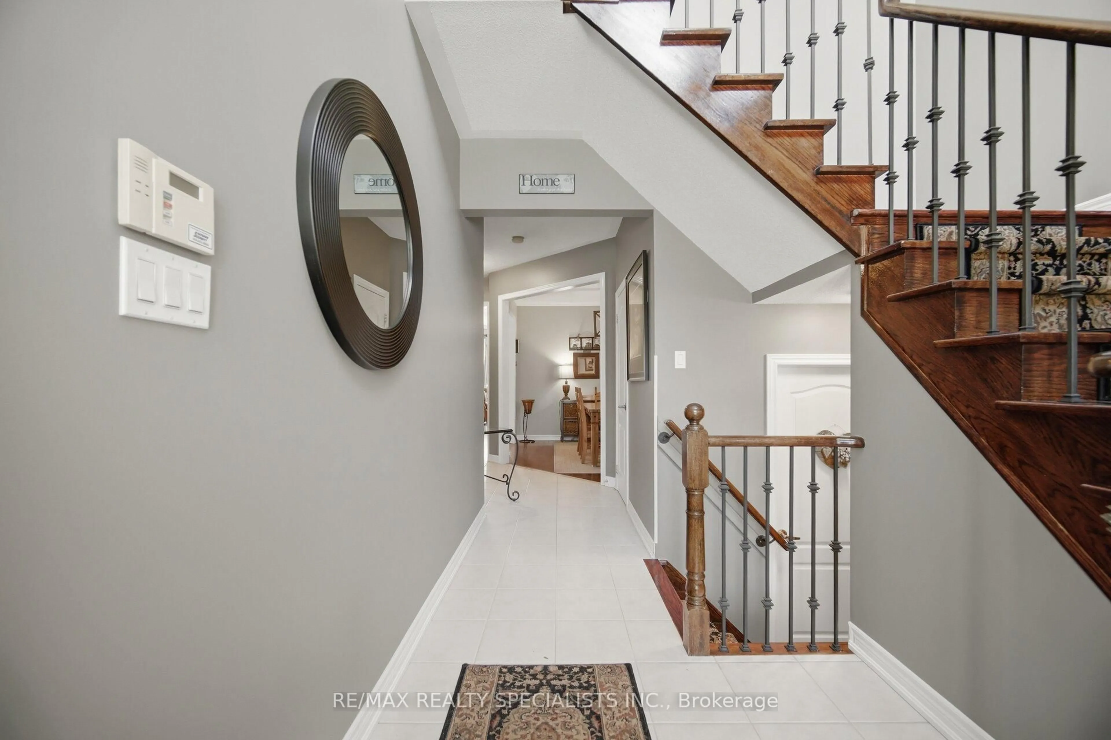Indoor entryway for 187 Cooke Cres, Milton Ontario L9T 6E4