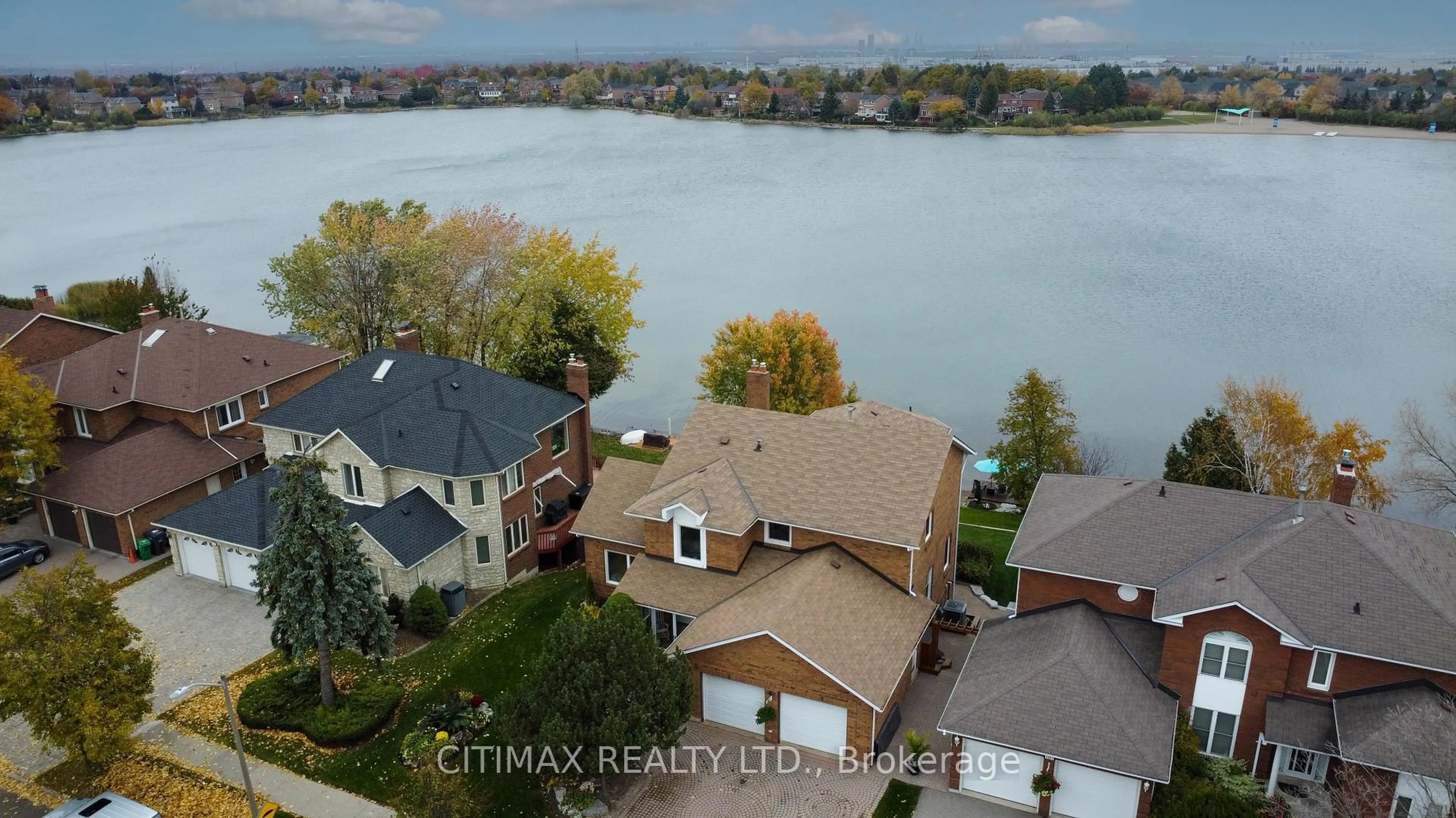A pic from outside/outdoor area/front of a property/back of a property/a pic from drone, water/lake/river/ocean view for 109 Professors Lake Pkwy, Brampton Ontario L6S 4P8