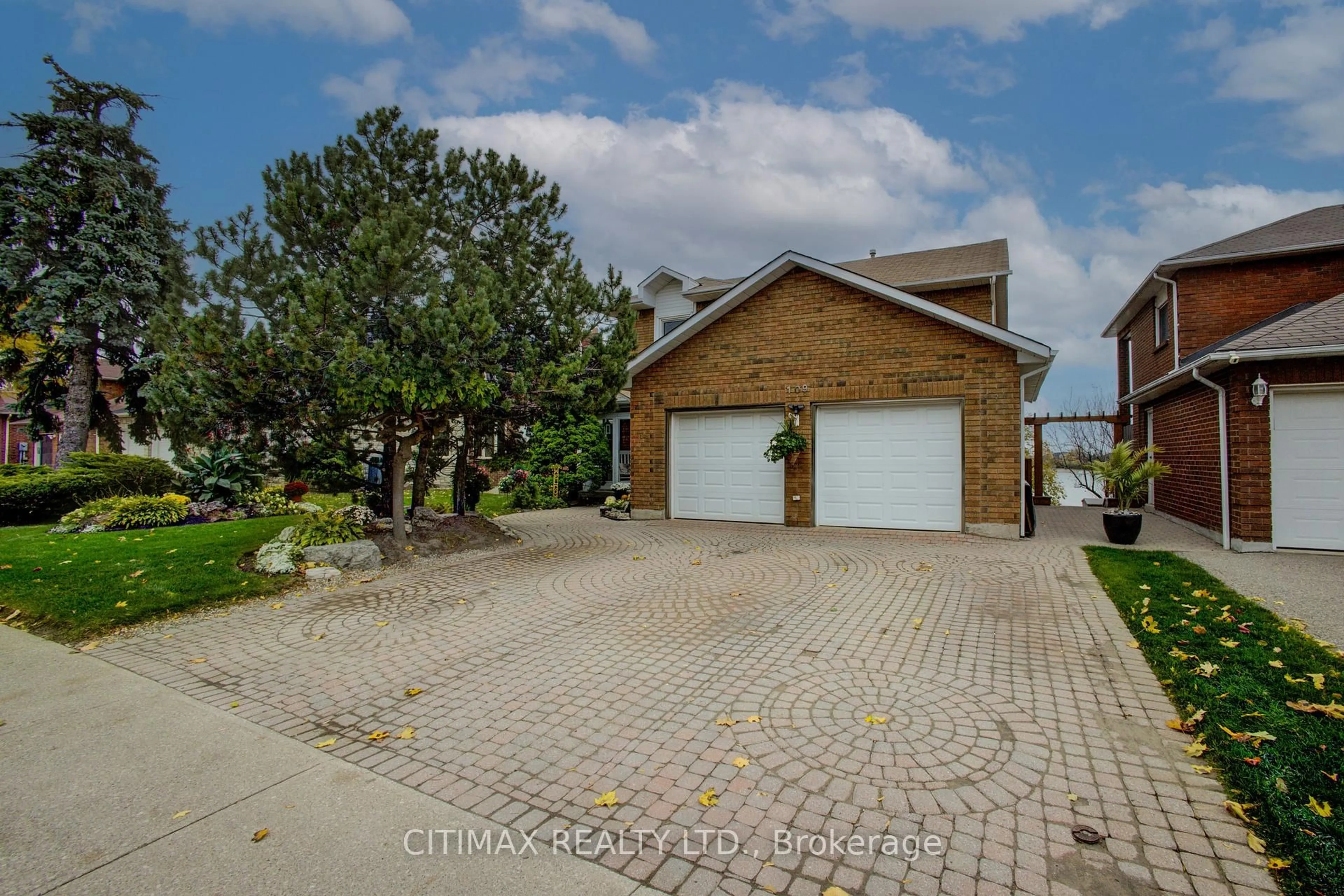 A pic from outside/outdoor area/front of a property/back of a property/a pic from drone, water/lake/river/ocean view for 109 Professors Lake Pkwy, Brampton Ontario L6S 4P8