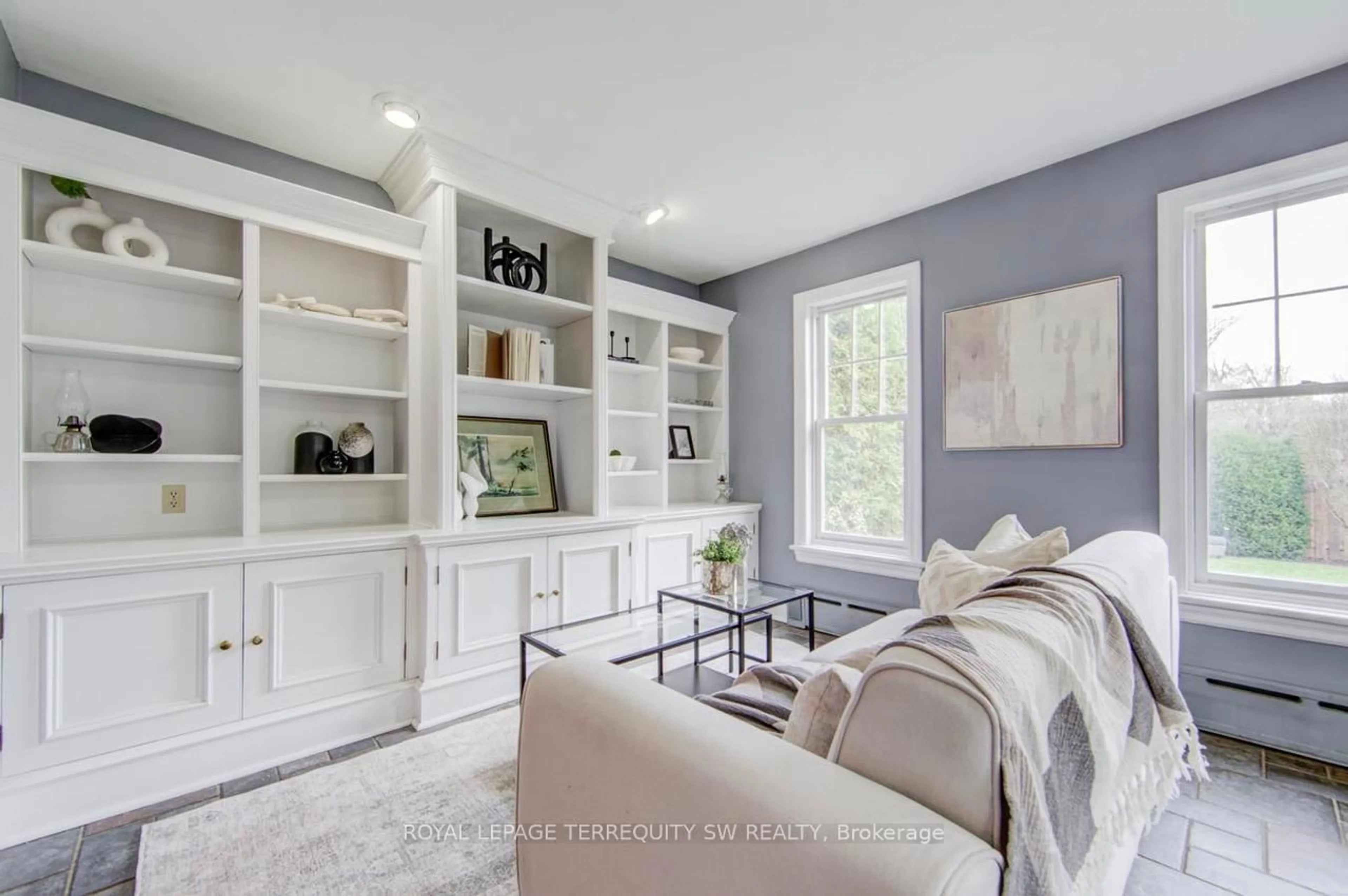 Living room with furniture, unknown for 34 Kingsgrove Blvd, Toronto Ontario M8X 1N7