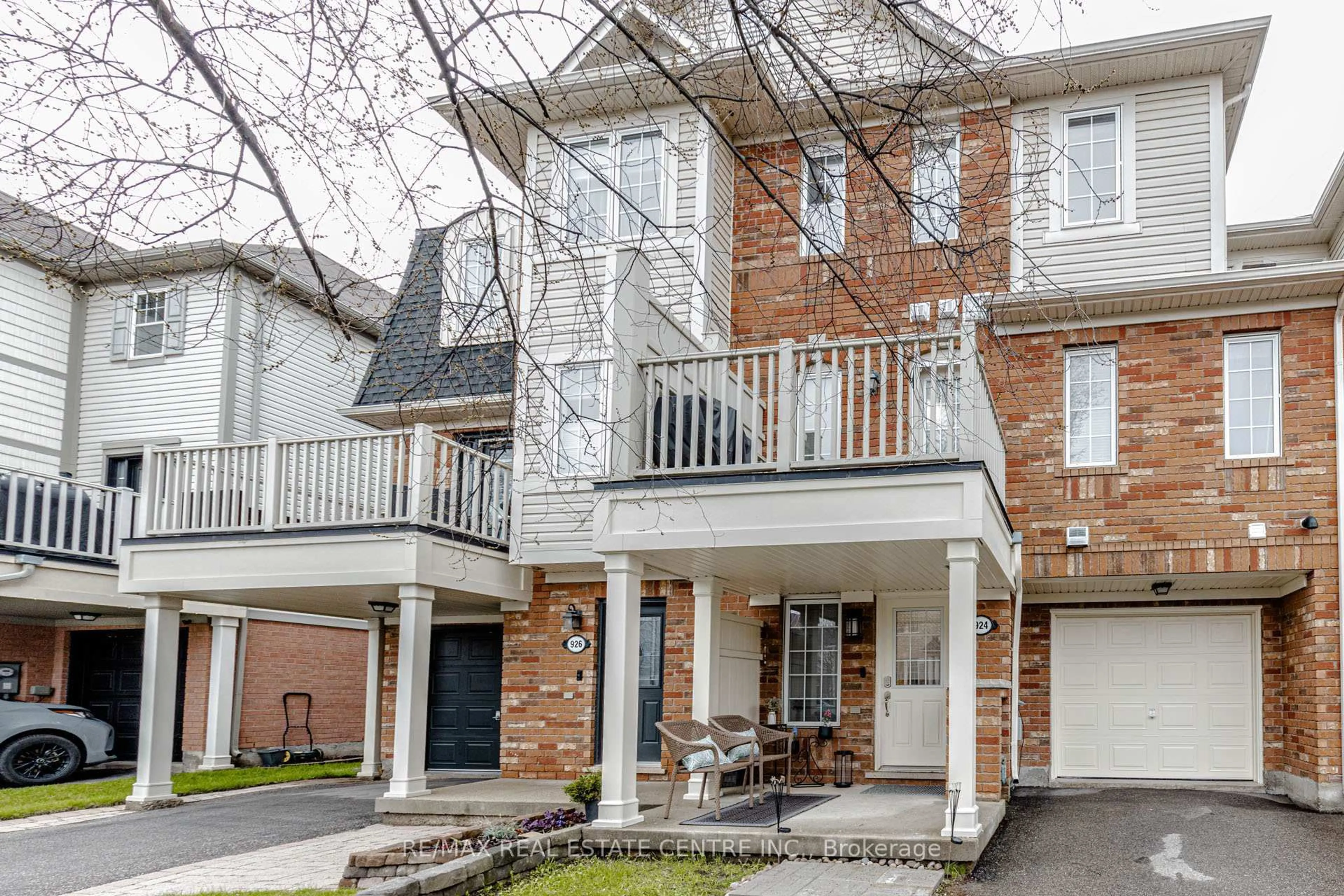 Home with brick exterior material, street for 924 Burgess Gdns, Milton Ontario L9T 0K8