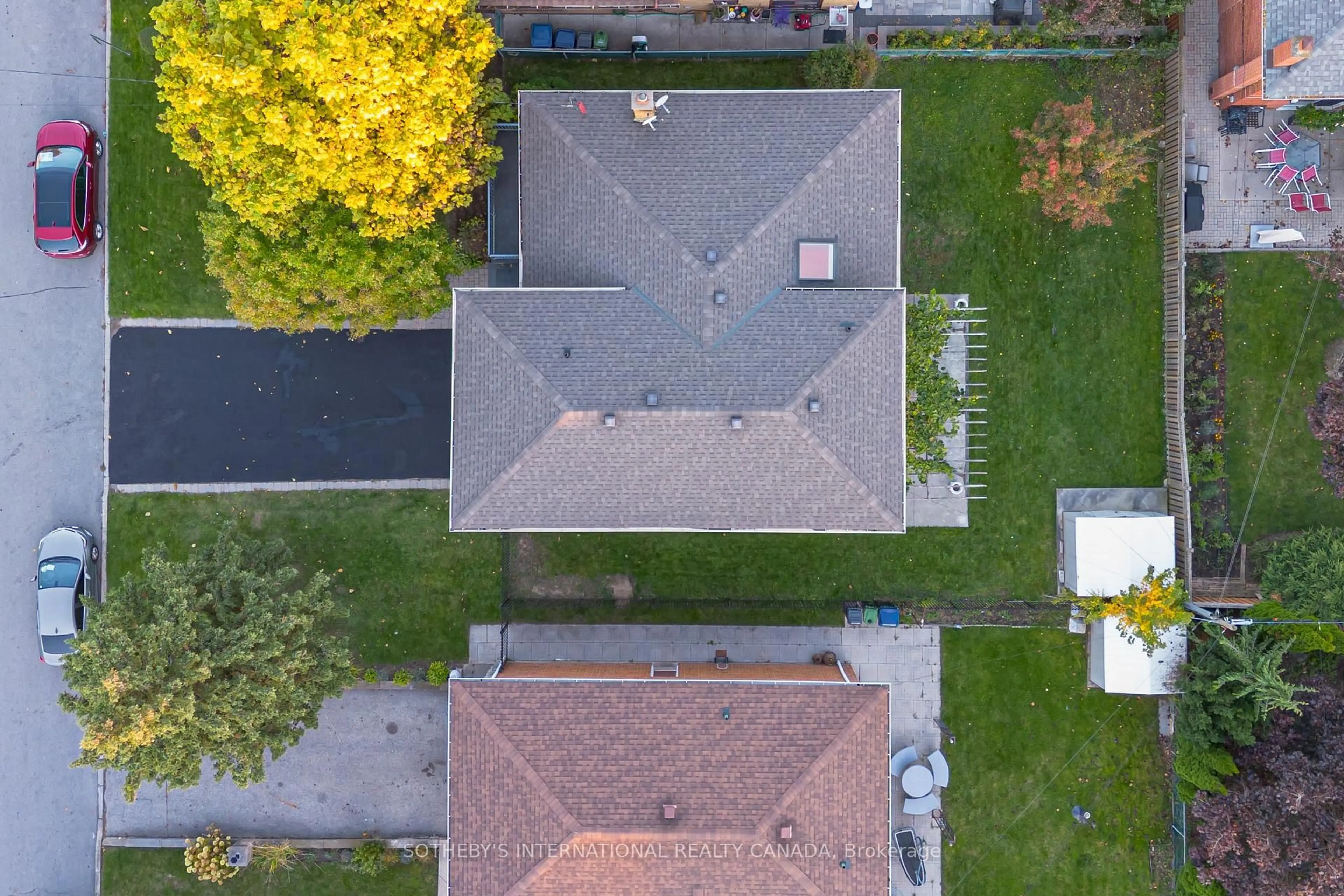 A pic from outside/outdoor area/front of a property/back of a property/a pic from drone, street for 34 Euphrasia Dr, Toronto Ontario M6B 3V9